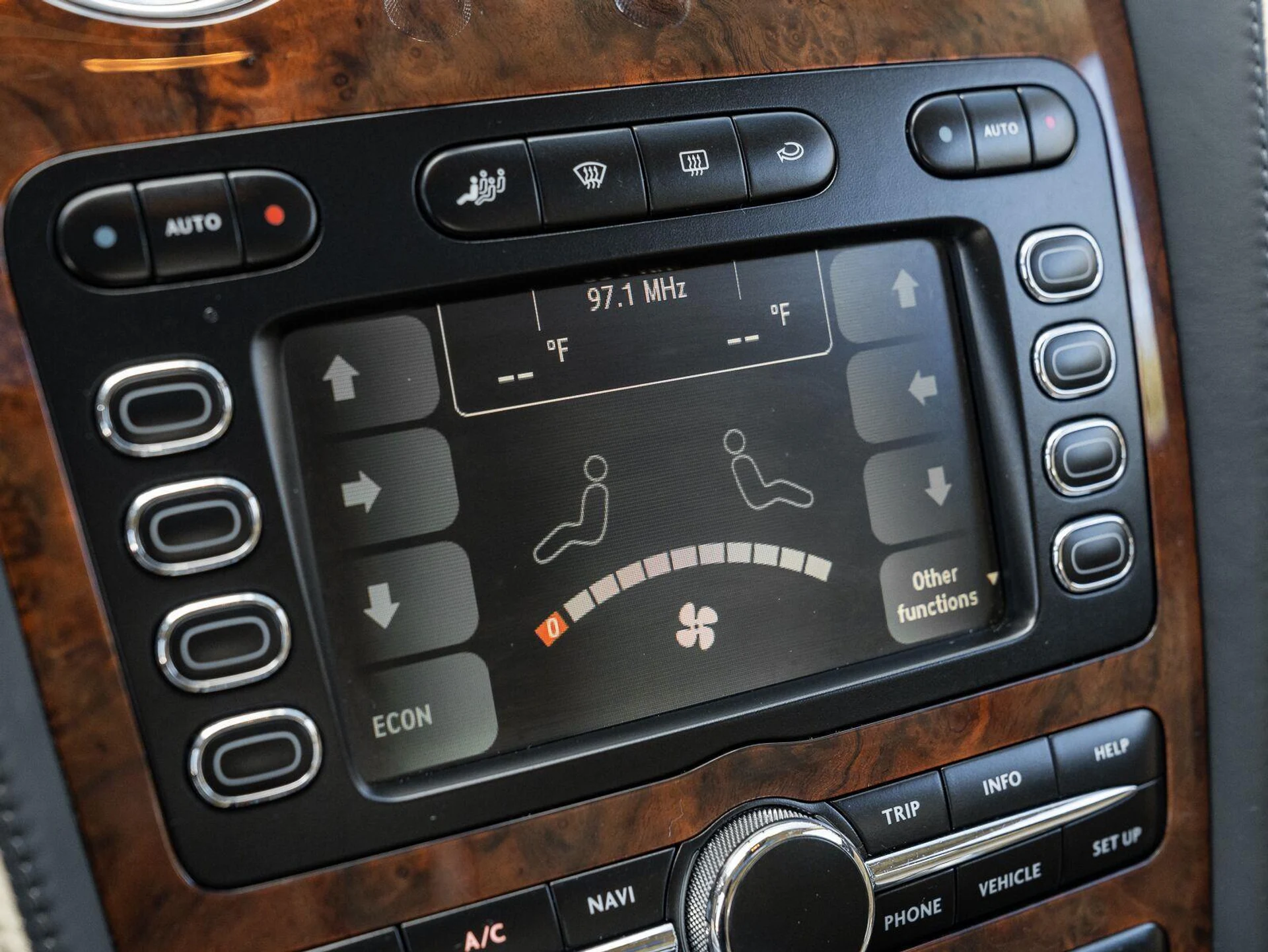 mph048_3997476981_Used_2011_Bentley_Continental_Flying_Spur_Speed_1792185154_7868c223b1