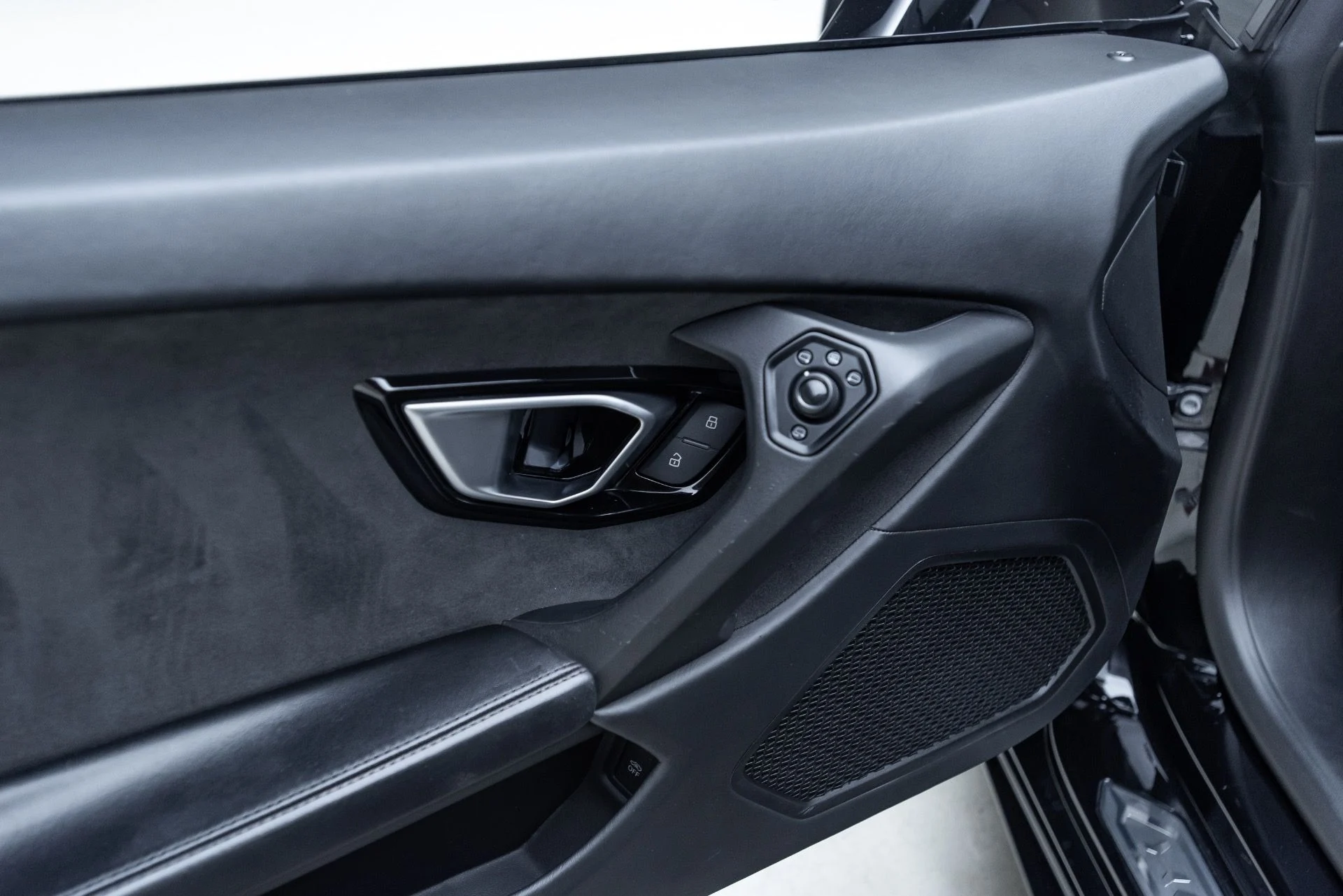 mph048_400642117_Used_2016_Lamborghini_Huracan_LP_610_4_1786562221_82ac2ca3f7
