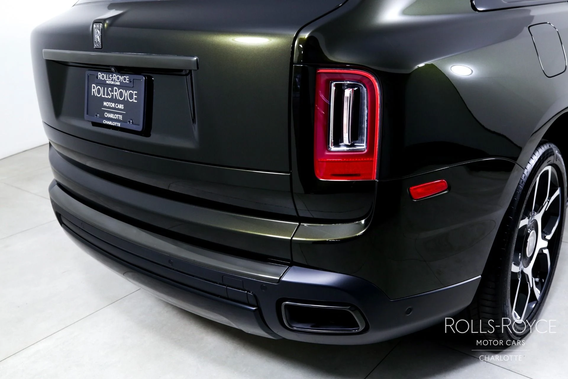 mph048_4008599079_Used_2023_Rolls_Royce_Black_Badge_Cullinan_1741294371_00882180be