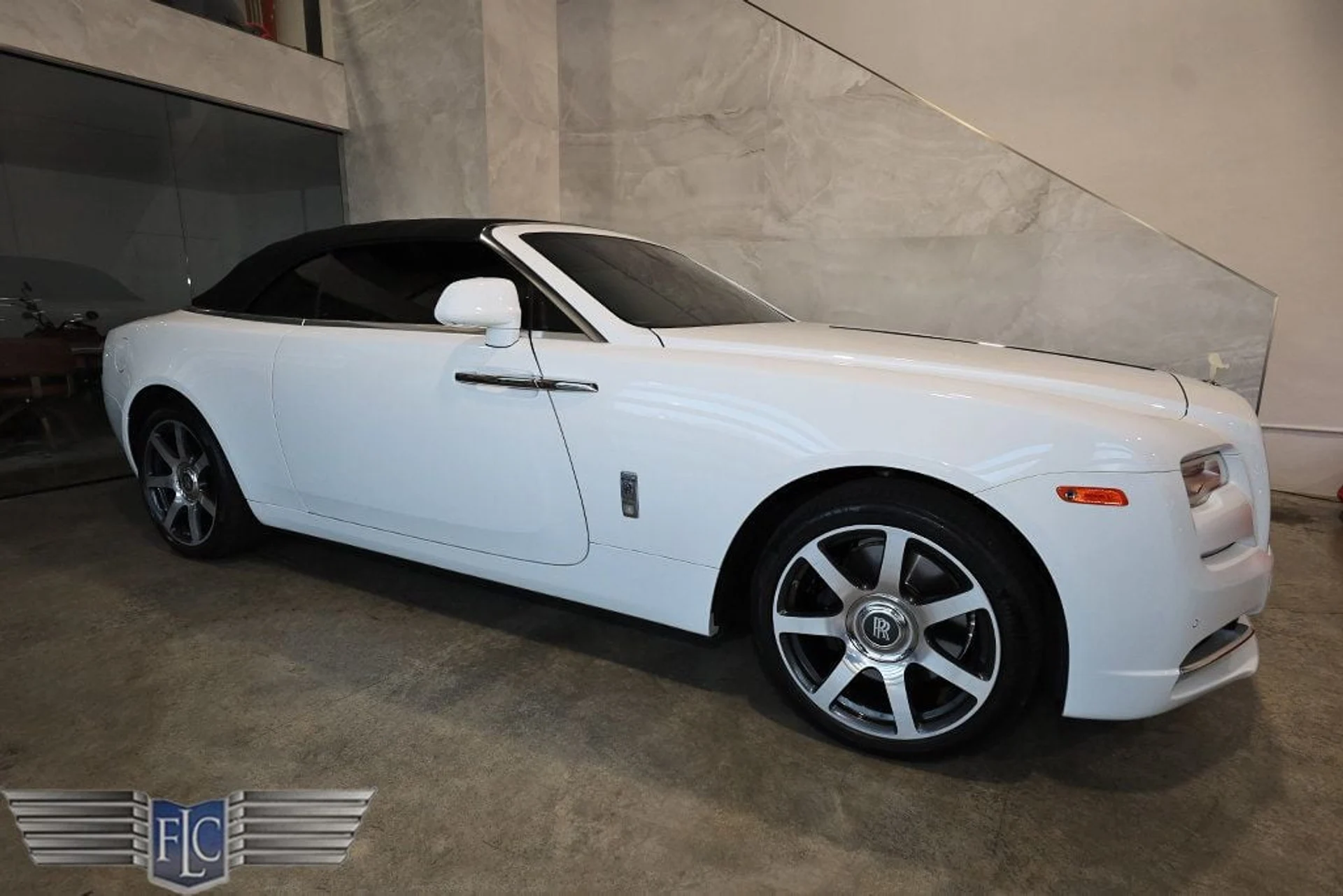 mph048_4009496003_used_2017_rolls_royce_dawn_convertible_9689_23041760_49_1024_4448385e19