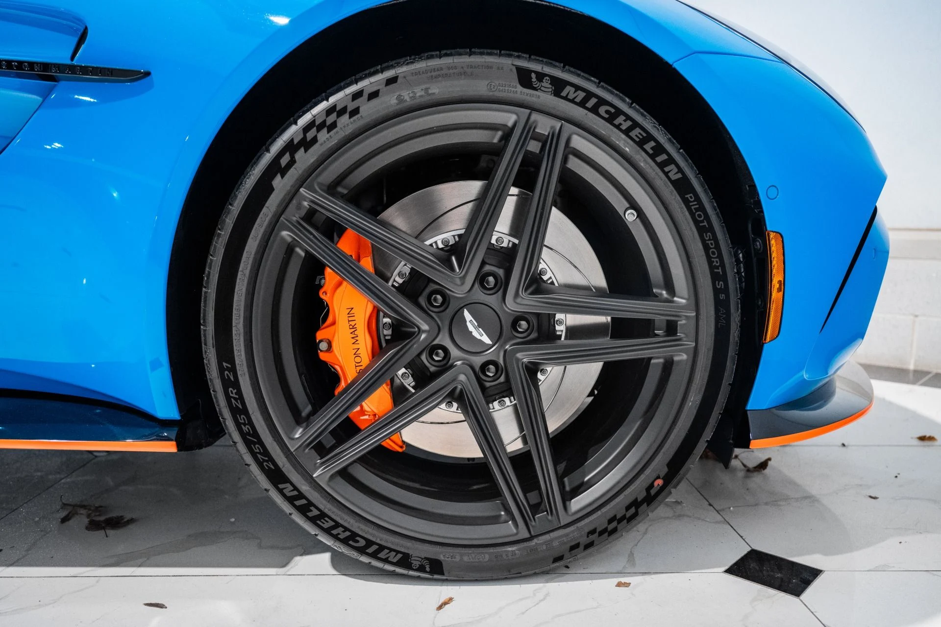 mph048_401605952_New_2026_Aston_Martin_Vantage_Roadster_1761752064_abd58bc69a