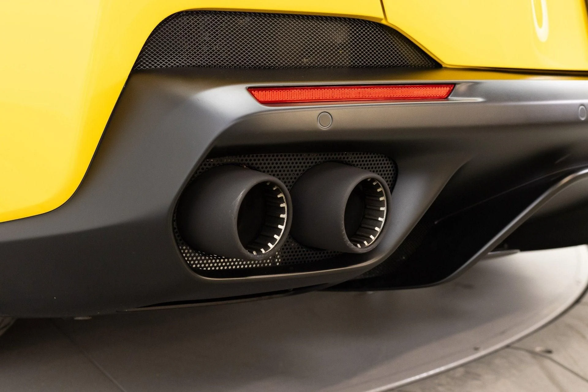 mph048_4024644214_Used_2020_Ferrari_Portofino_1777367928_57a473389b