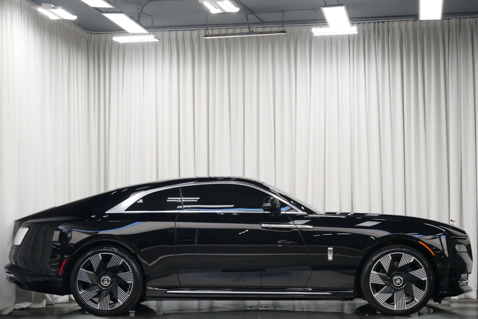 mph048_402591081_Used_2025_Rolls_Royce_Spectre_1753114498_5934221397
