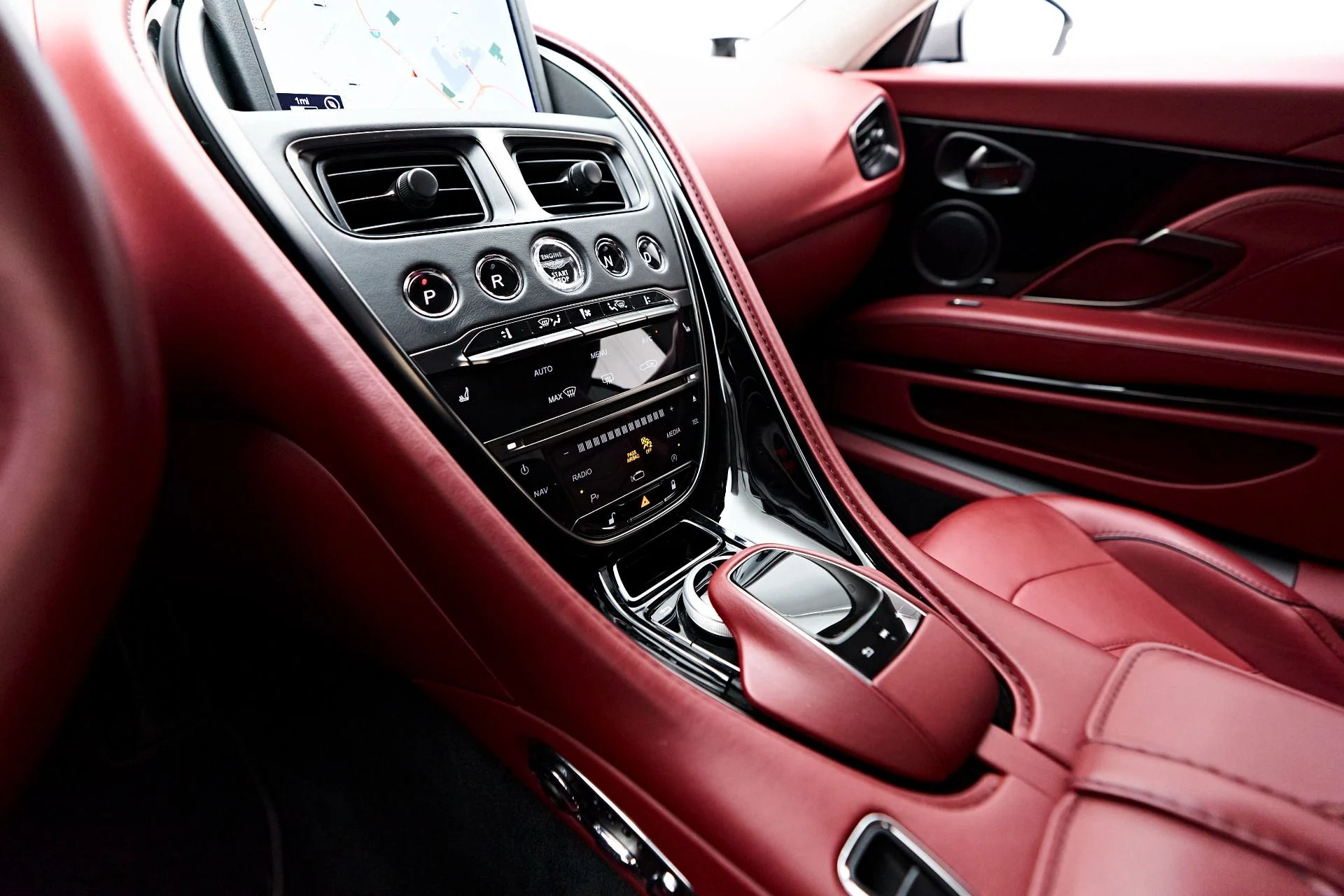 mph048_4036649127_Used_2021_Aston_Martin_DBS_Superleggera_1720056677_54990f2467