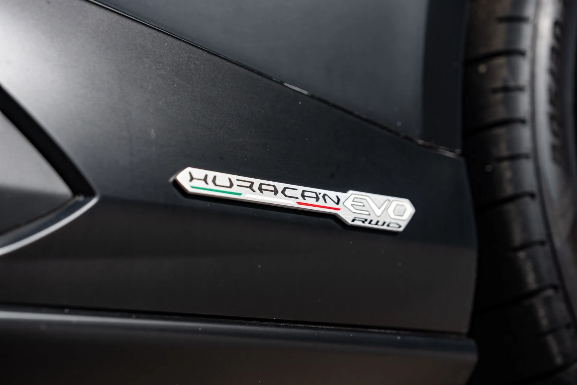 mph048_4061352621_Used_2022_Lamborghini_Huracan_EVO_1762801533_9b68103a3d