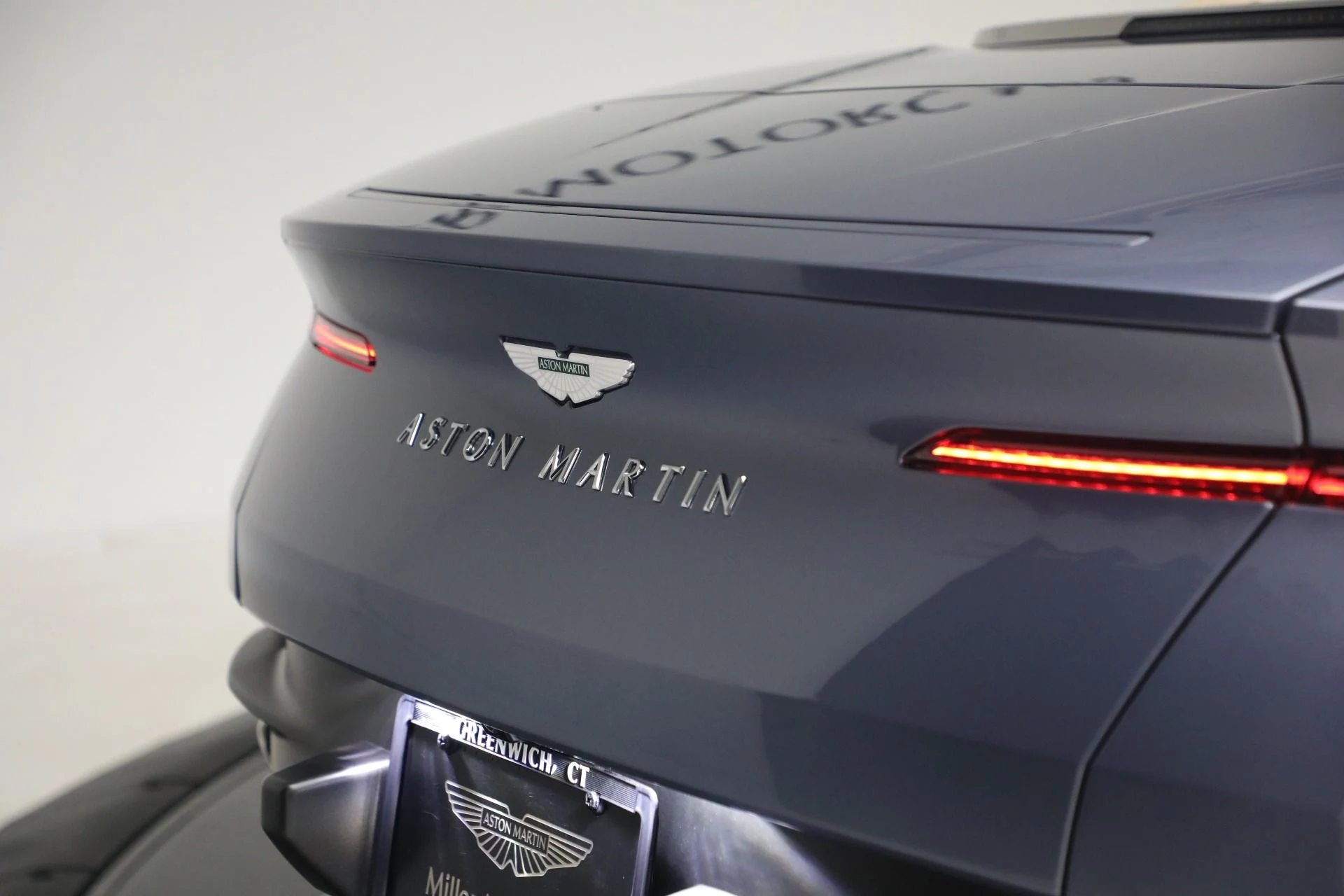 mph048_4062226225_Used_2022_Aston_Martin_DB_11_Volante_1787336556_6cf90153be