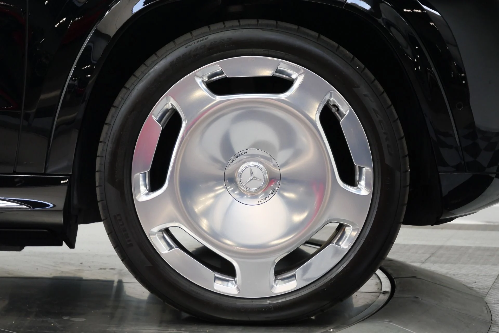 mph048_4064926551_Used_2025_Mercedes_Benz_Maybach_GLS_600_4_MATIC_Monoblock_Wheels_4_Seat_Configuration_Rear_Entertainment_1776793710_462e37f9c1