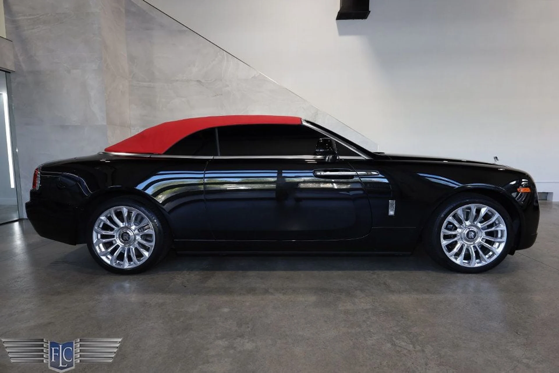 mph048_4070640100_used_2021_rolls_royce_dawn_convertible_9689_22905952_49_1024_b0395b02d3