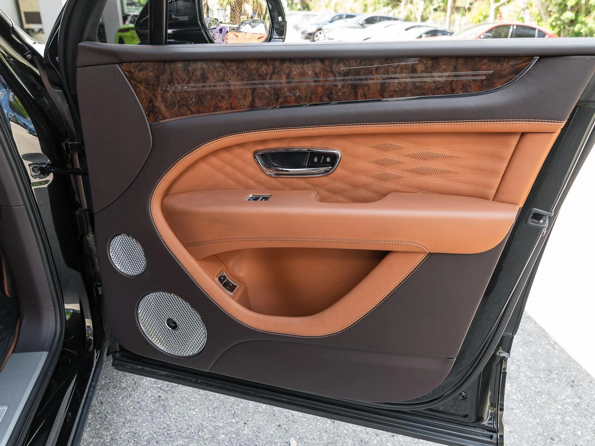 mph048_4076498575_Used_2023_Bentley_Bentayga_EWB_V8_1778364325_41097a421a