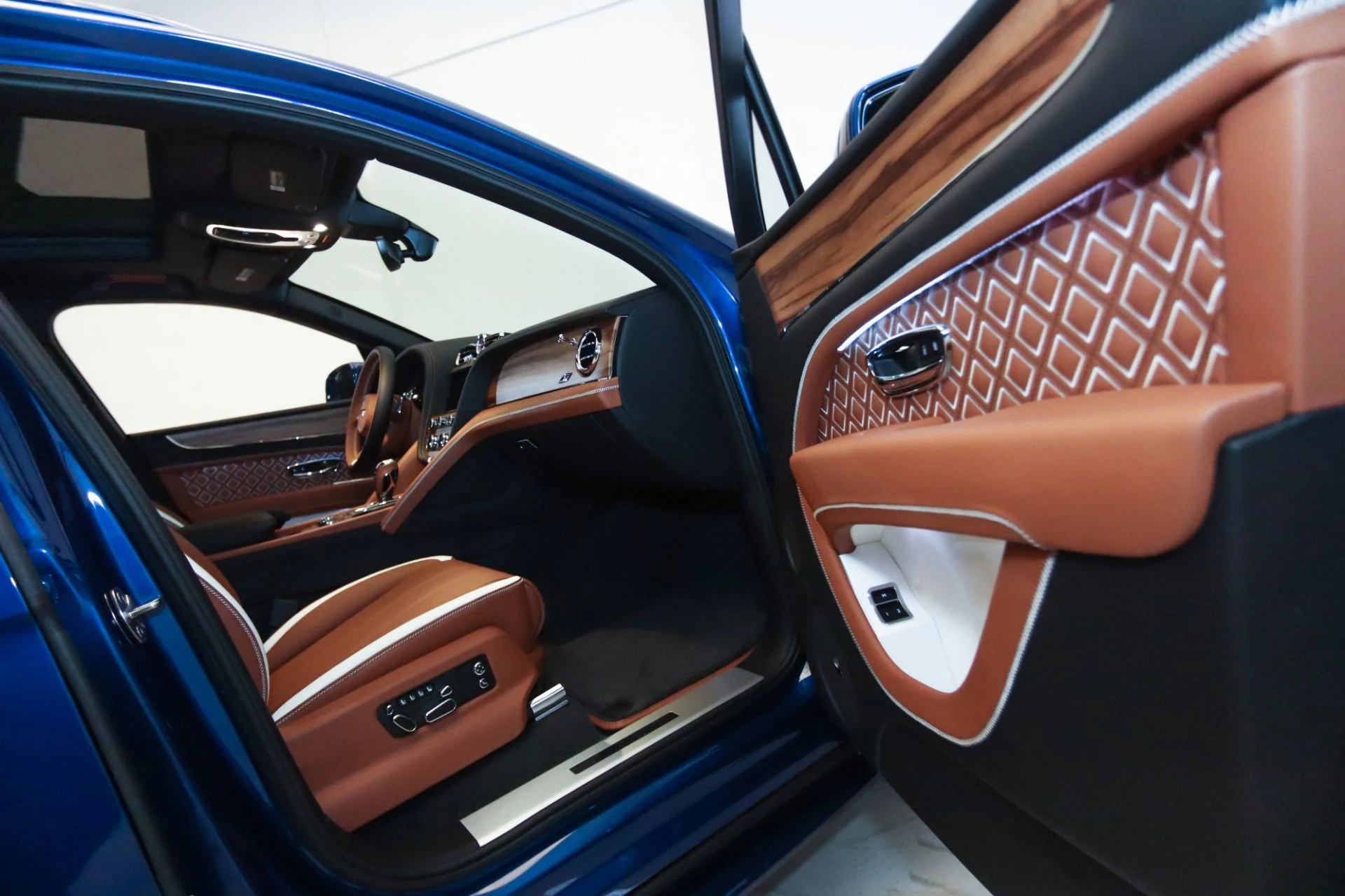 mph048_4088115078_Used_2025_Bentley_Bentayga_S_1744810623_6cc7047717