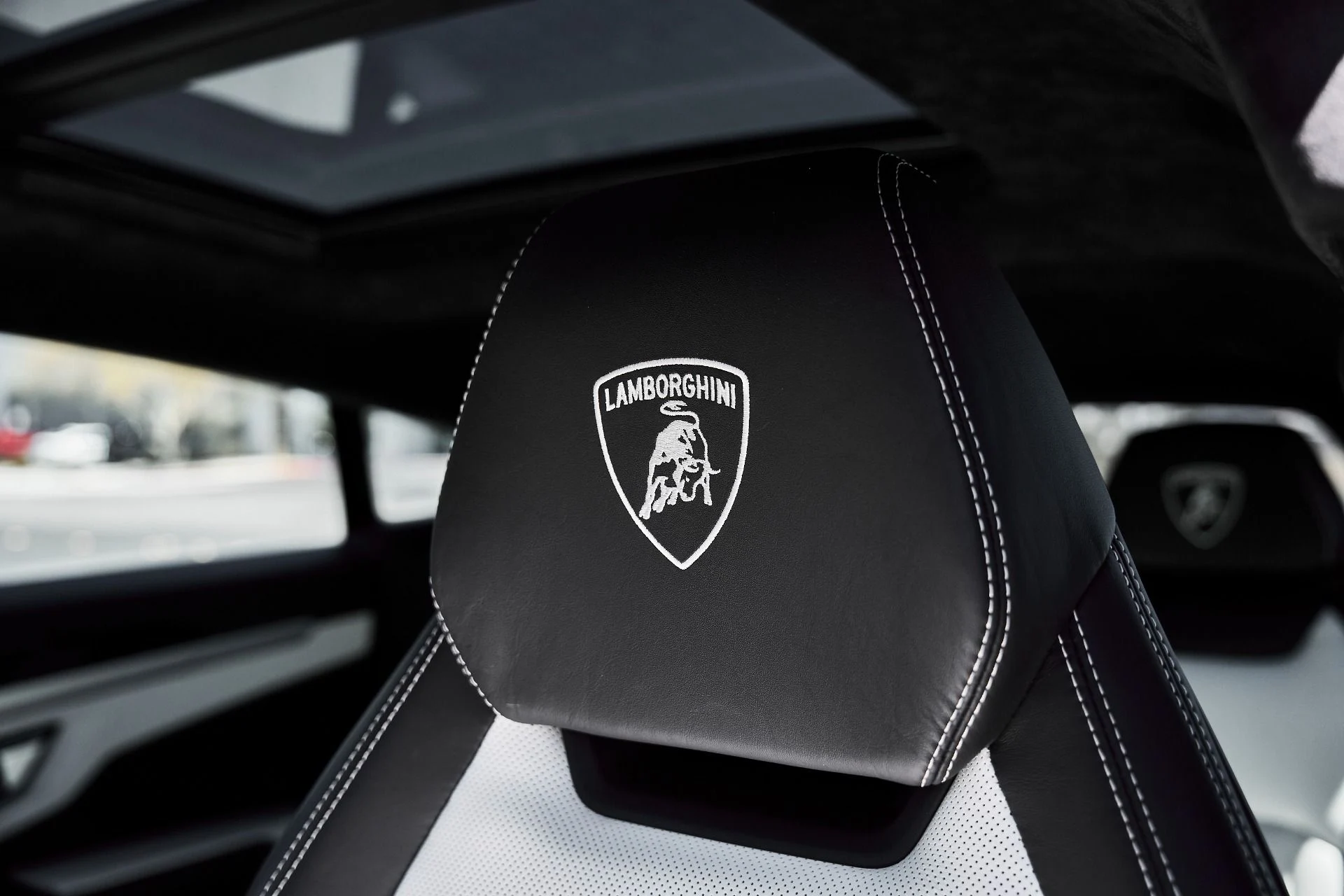 mph048_4105939962_Used_2019_Lamborghini_Urus_Base_1776301880_a50cc79b0b