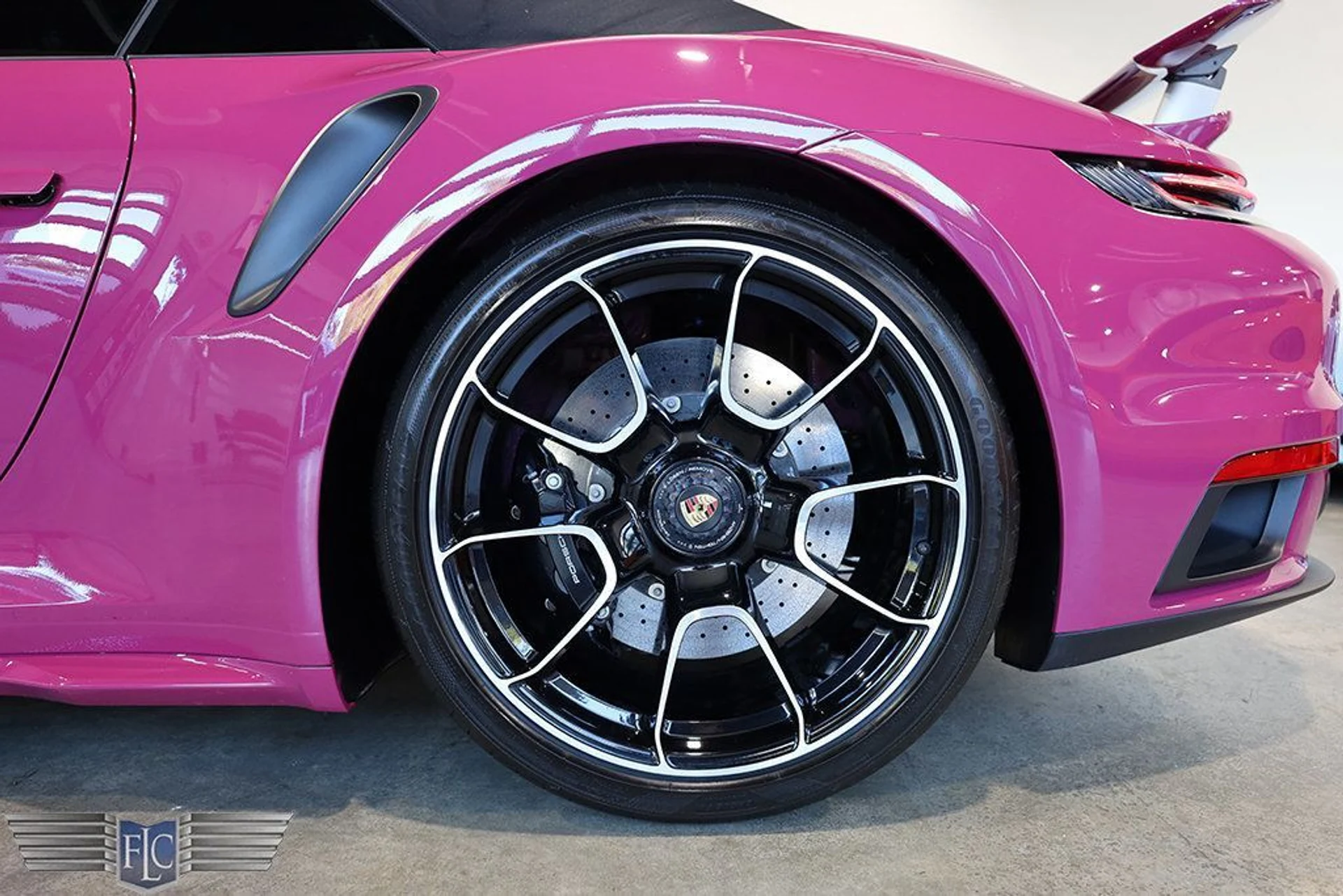 mph048_4109916912_used_2024_porsche_911_turboscabriolet_9689_22977527_49_1024_120b168c4f