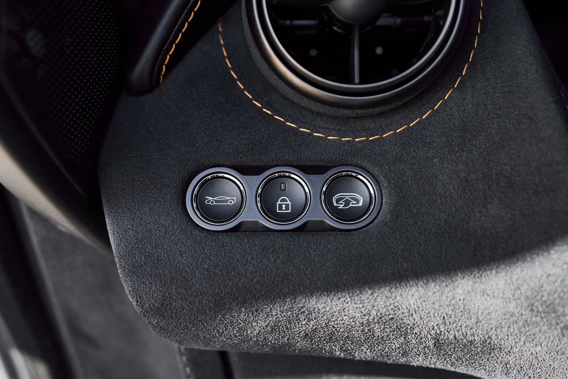 mph048_4129725765_Used_2018_Mc_Laren_720_S_Performance_1764955144_f14f034f51