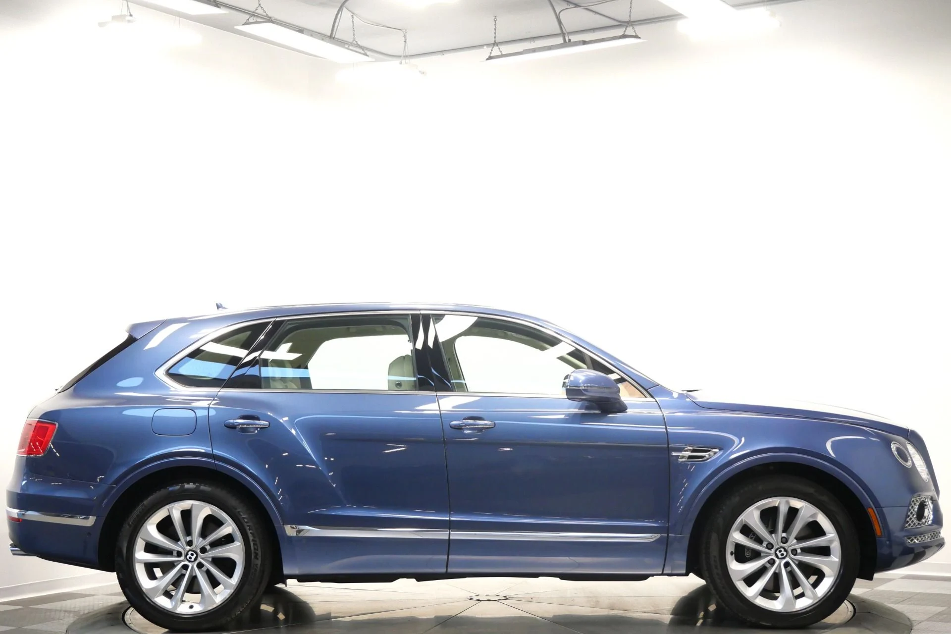 mph048_4138629305_Used_2018_Bentley_Bentayga_Onyx_Edition_W12_Touring_Specification_Front_Seat_Comfort_Specification_1772647427_6d8ab09239