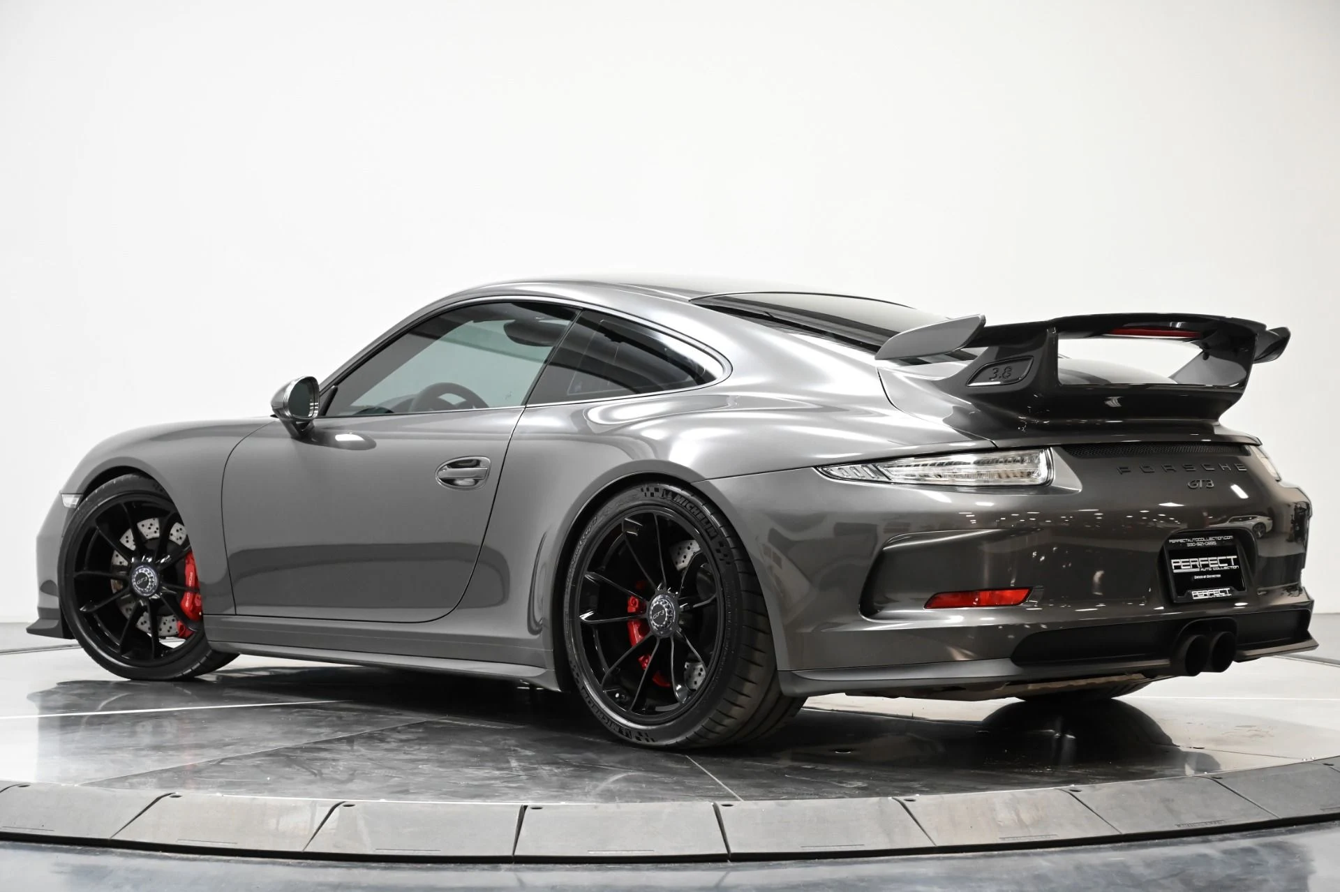 mph048_4142236077_Used_2015_Porsche_911_GT_3_1749853889_131103b249