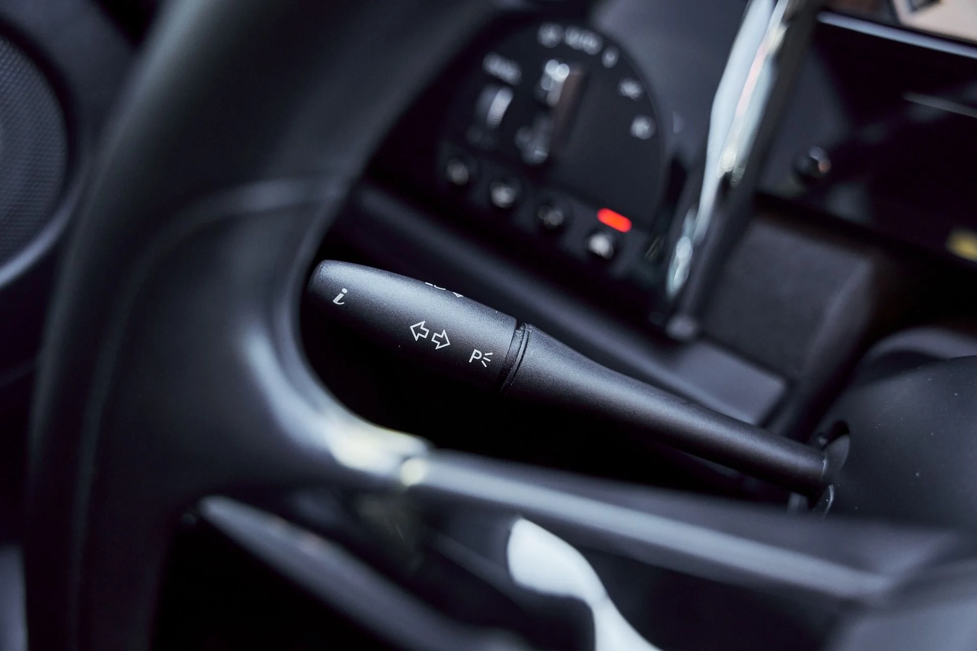 mph048_4156868955_Used_2015_Rolls_Royce_Wraith_Base_1767063574_52a90052dd