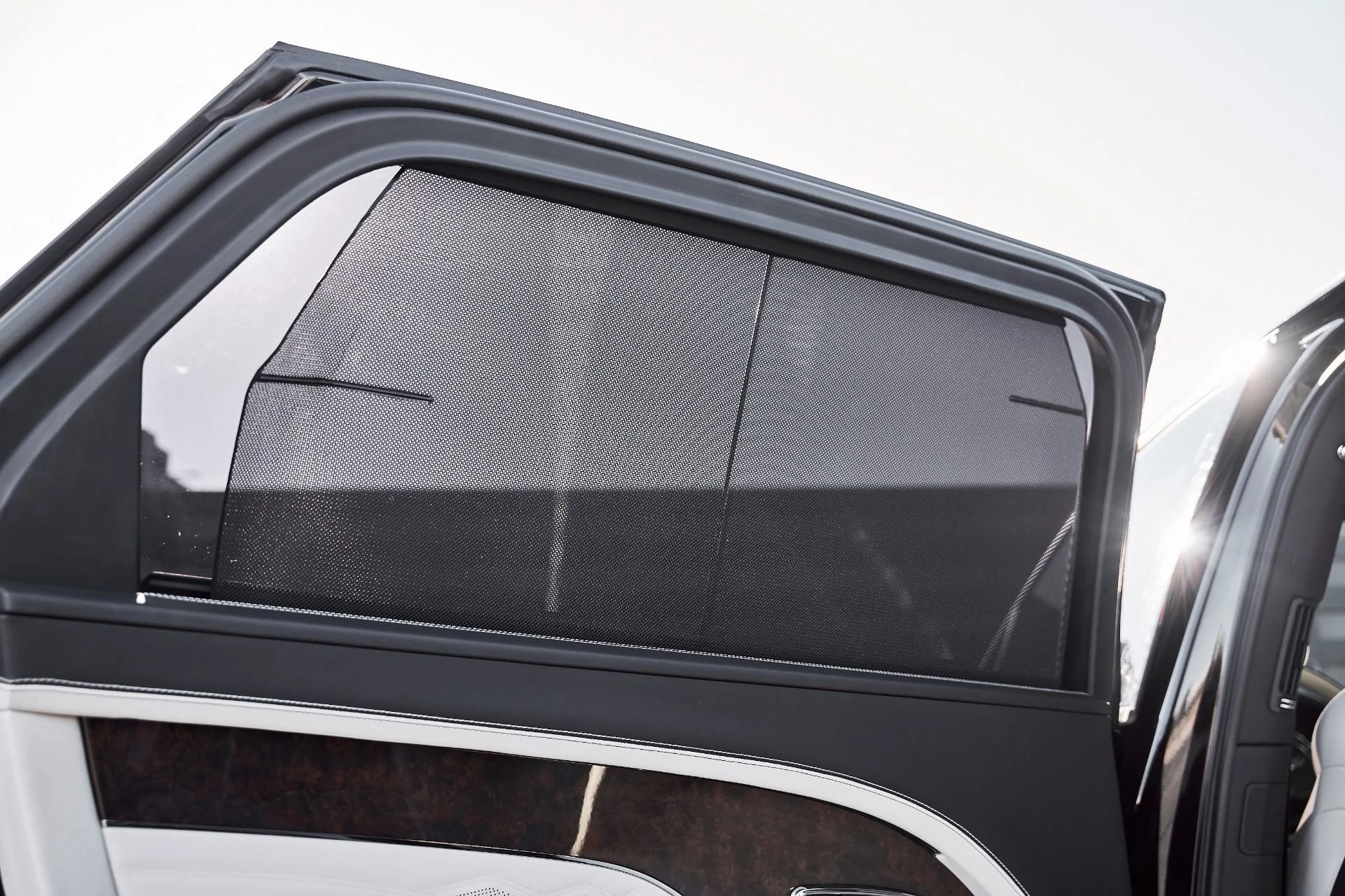 mph048_4160315955_Used_2023_Bentley_Bentayga_EWB_Azure_1773968892_7a12a97a0f