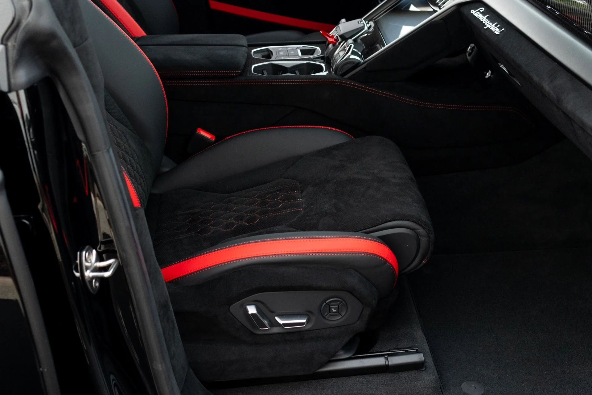 mph048_4170591279_Used_2024_Lamborghini_Urus_Performante_1766445778_0e412955b6