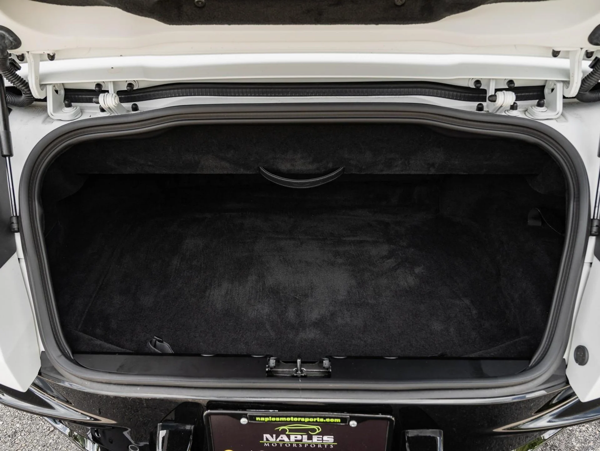 mph048_4170598334_Used_2025_Aston_Martin_DB_12_1761167168_4bc14f994e