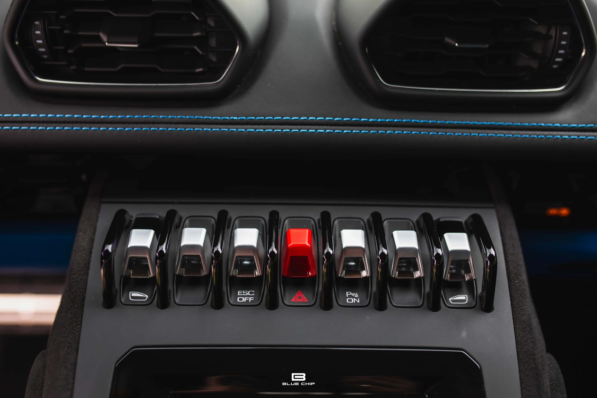 mph048_4180254103_69cefbba7a464df1fc5f96aa_93_A2977_Edit_4c8bb8798e