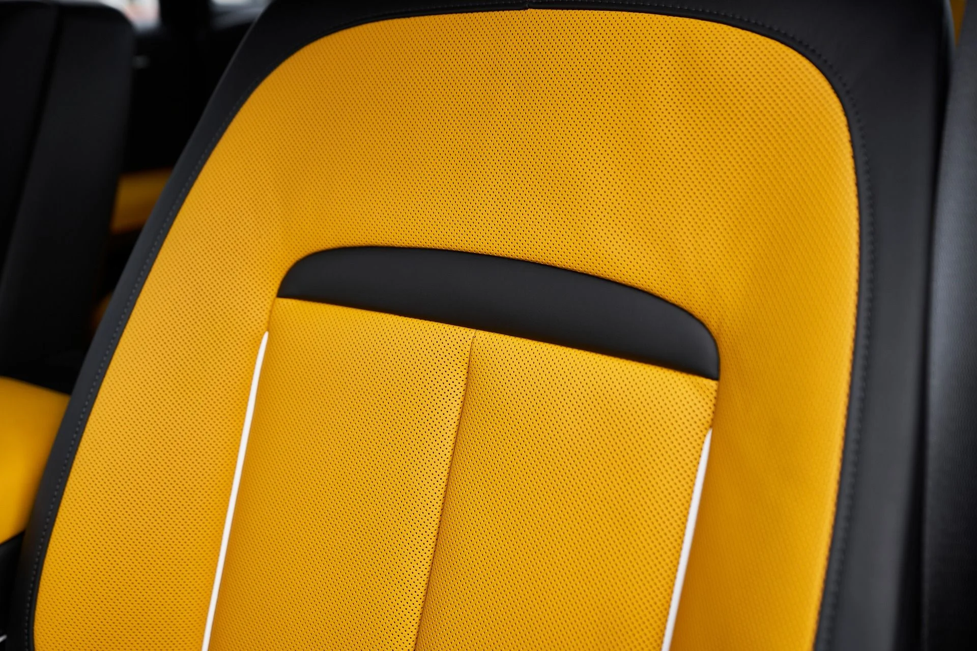 mph048_4205068611_Used_2025_Rolls_Royce_Ghost_Black_Badge_1763167817_6082d65646