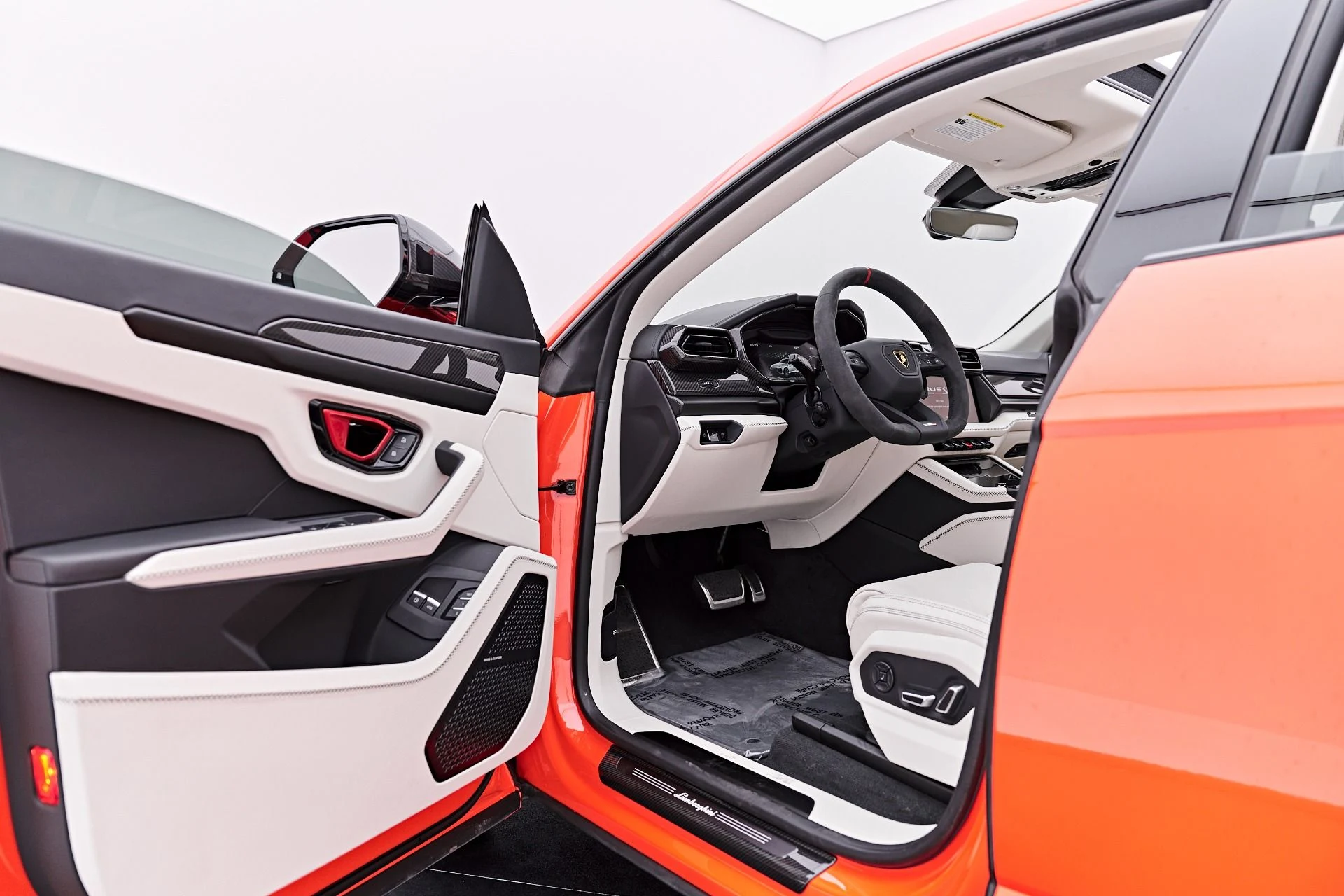 mph048_4227793473_Used_2025_Lamborghini_Urus_SE_1785258968_9054f92e81