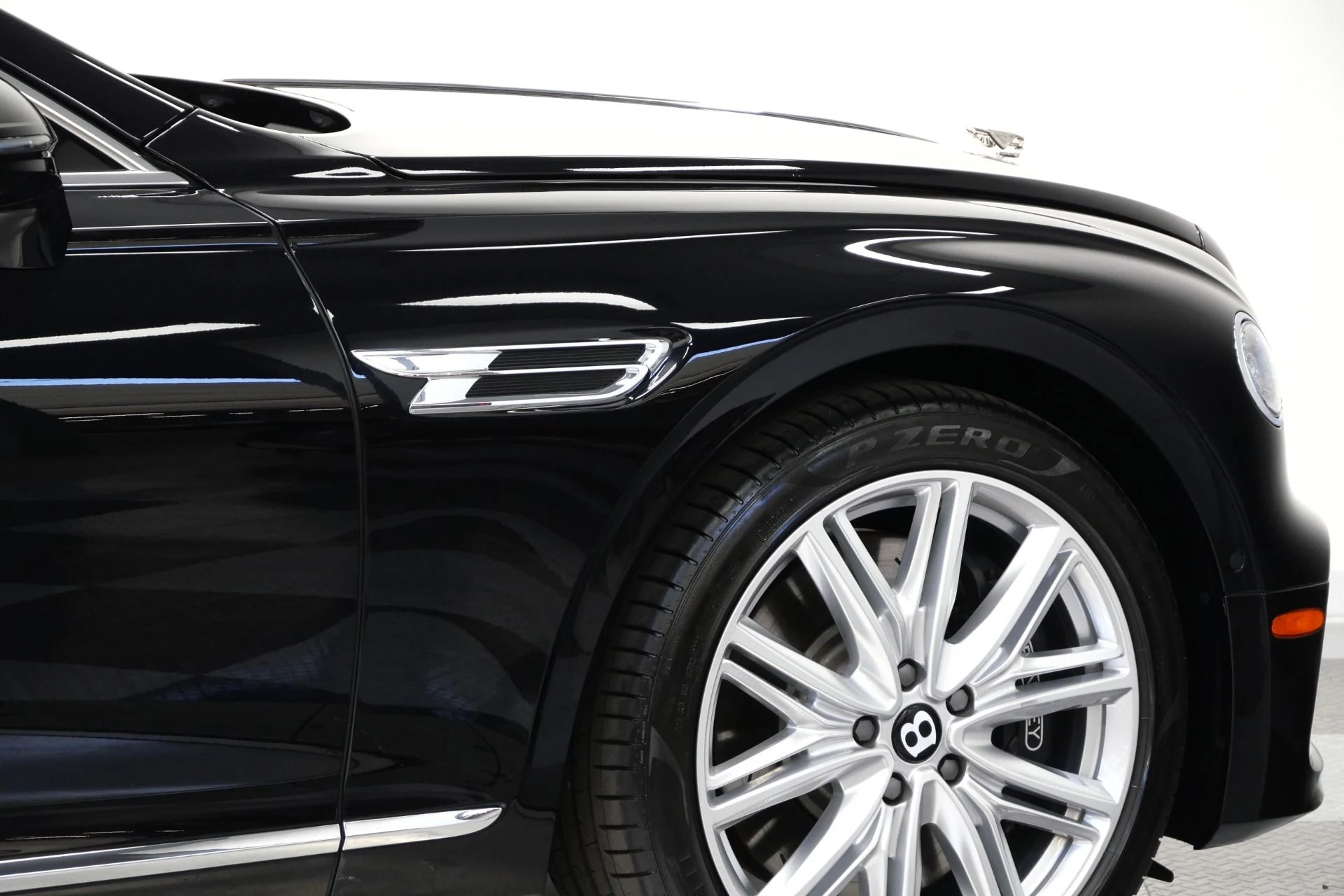 mph048_4245336112_Used_2023_Bentley_Flying_Spur_Hybrid_Touring_Specification_Contrast_Stitching_Piping_Bang_and_Olufsen_1769812693_7942ef04d3