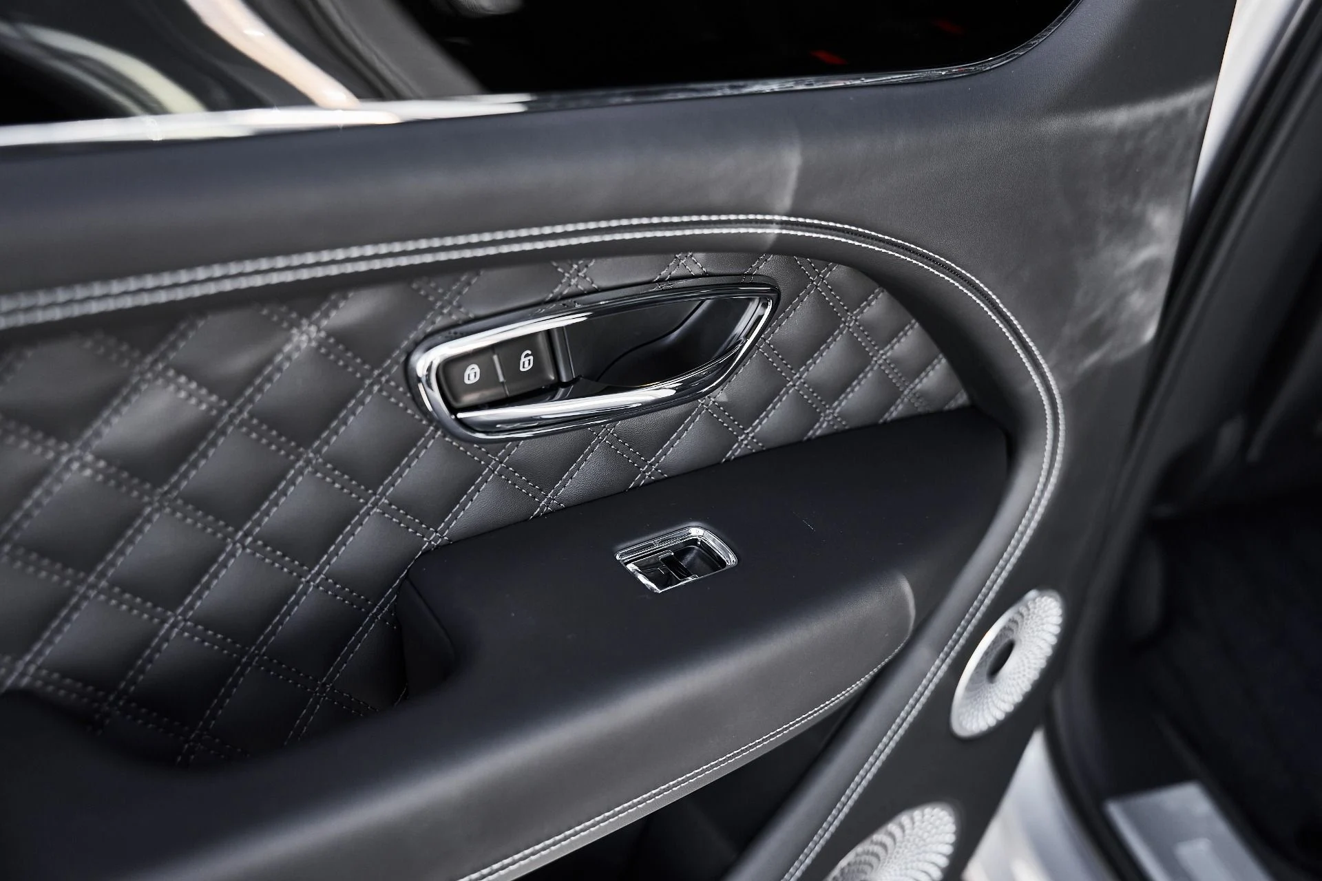 mph048_4247411456_Used_2025_Bentley_Bentayga_S_1782153019_07b7bb1476