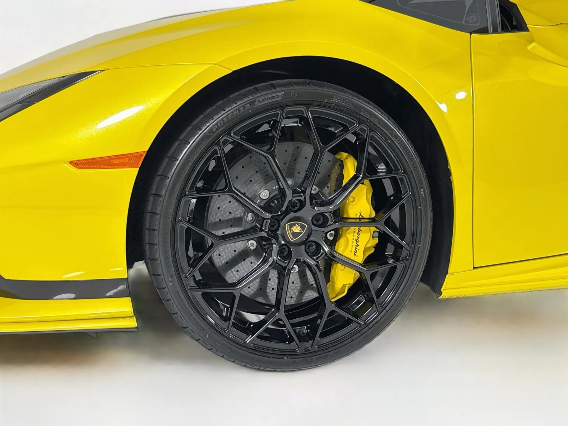 mph048_4269509000_Used_2023_Lamborghini_Huracan_Tecnica_1793401534_b8e9181463