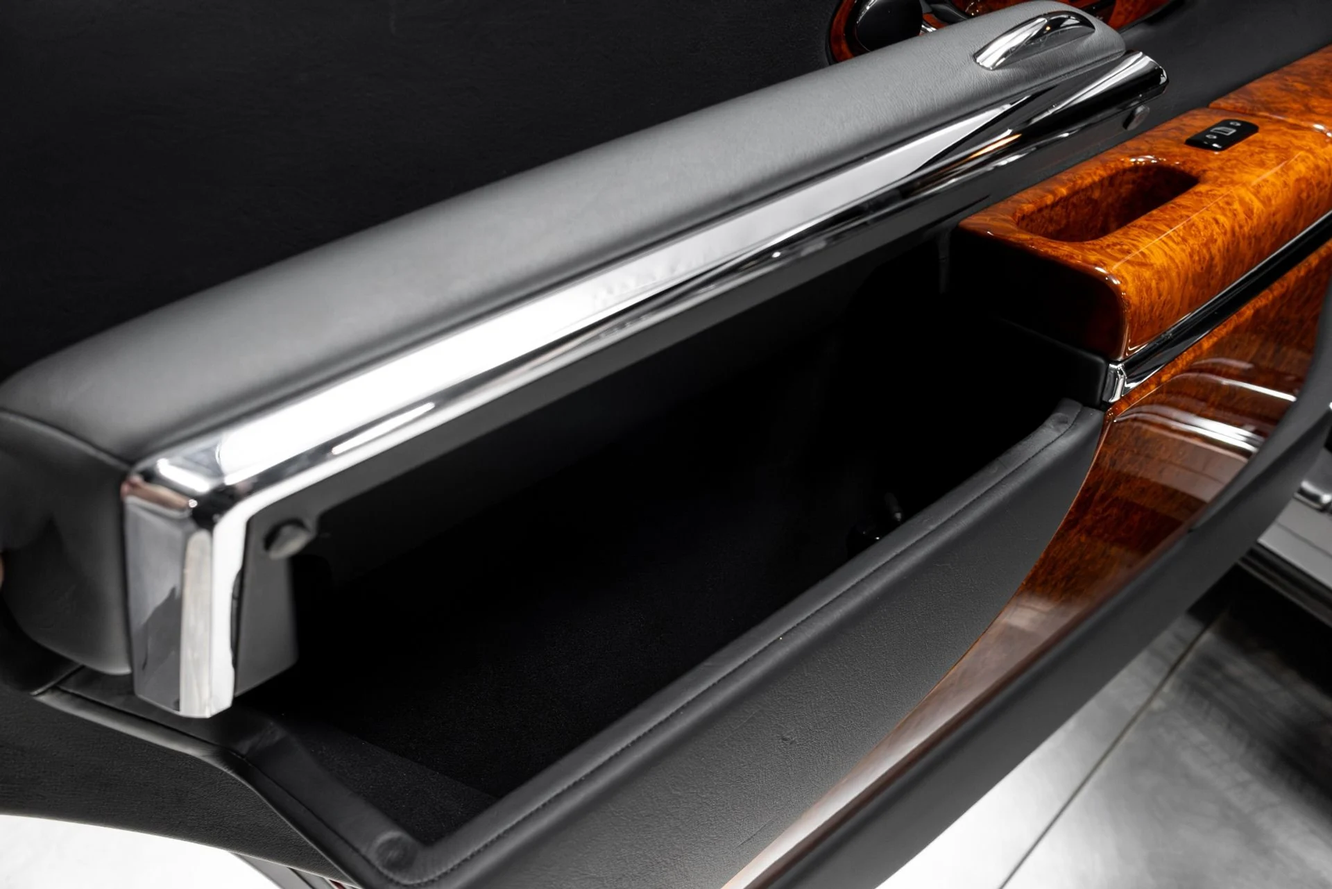 mph048_4288442691_Used_2004_Maybach_57_1769486757_5e92242a55