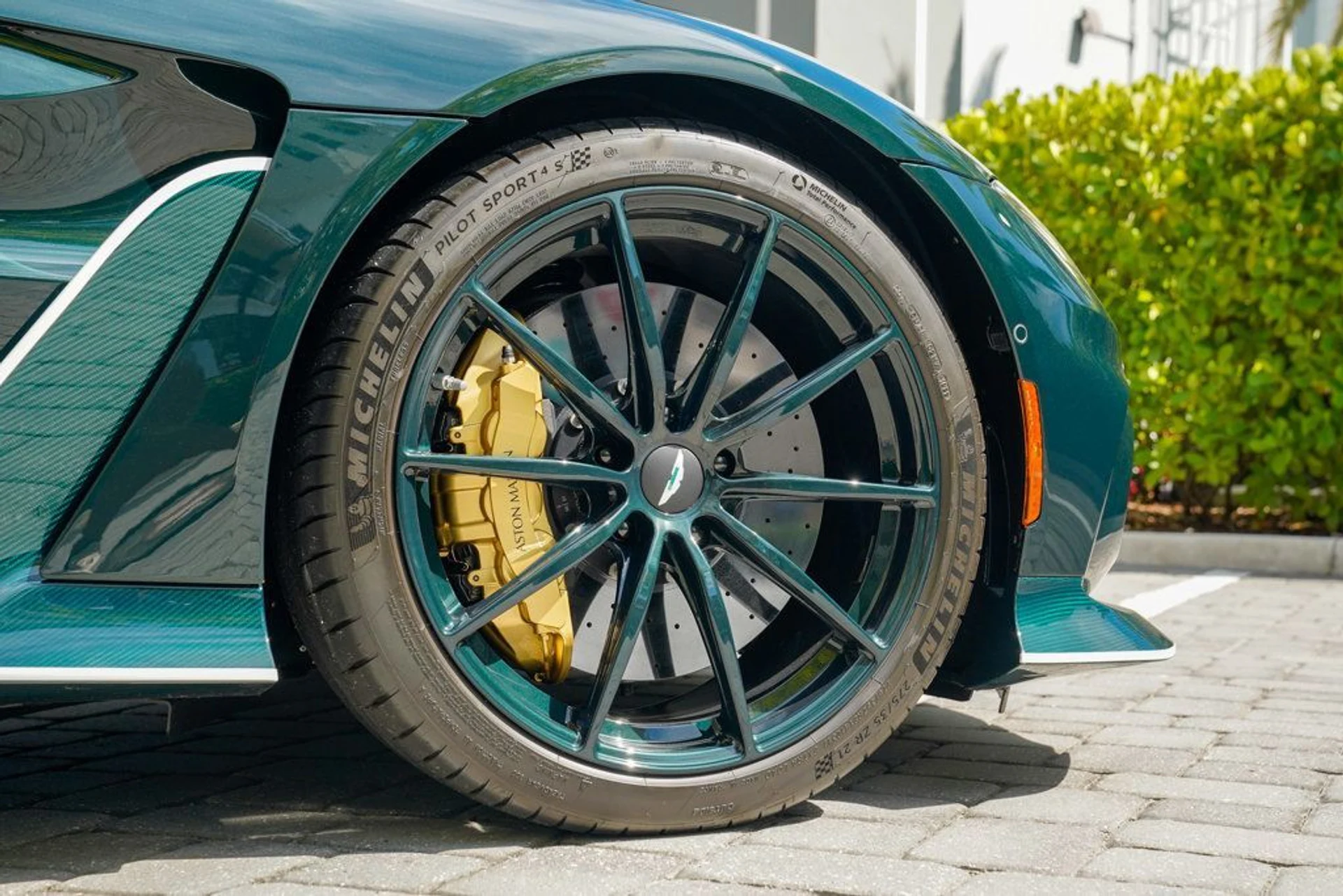 mph048_4293585458_used_2023_aston_martin_vantage_v12coupe_14354_22896697_49_1024_cb1d05440f