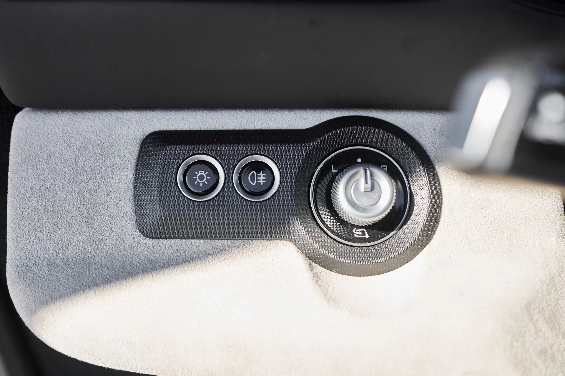 mph048_4294404702_Used_2023_Maserati_MC_20_Cielo_1761946939_52c44c71d7