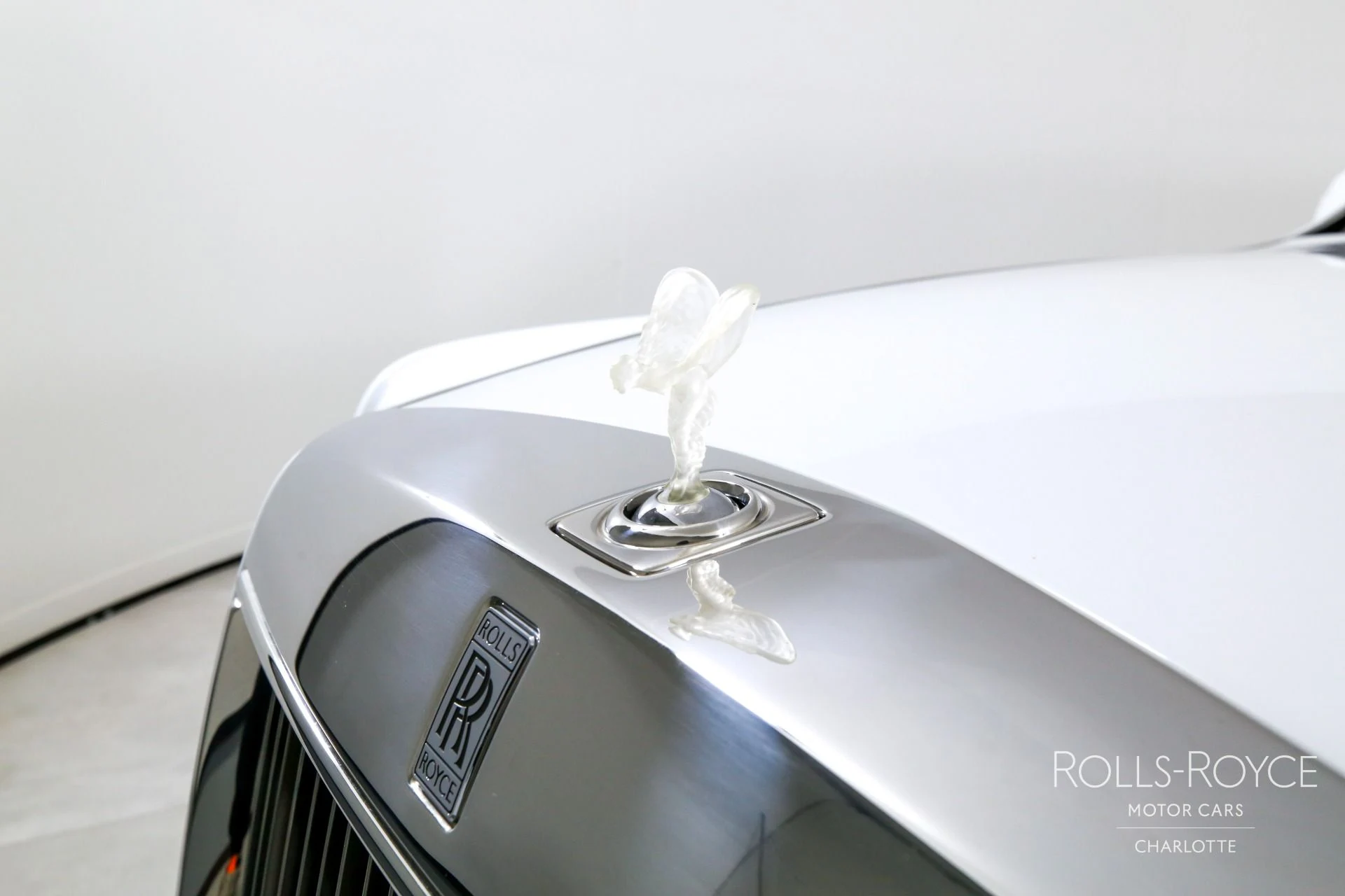 mph048_430493753_Used_2024_Rolls_Royce_Phantom_1767116656_91262b2487