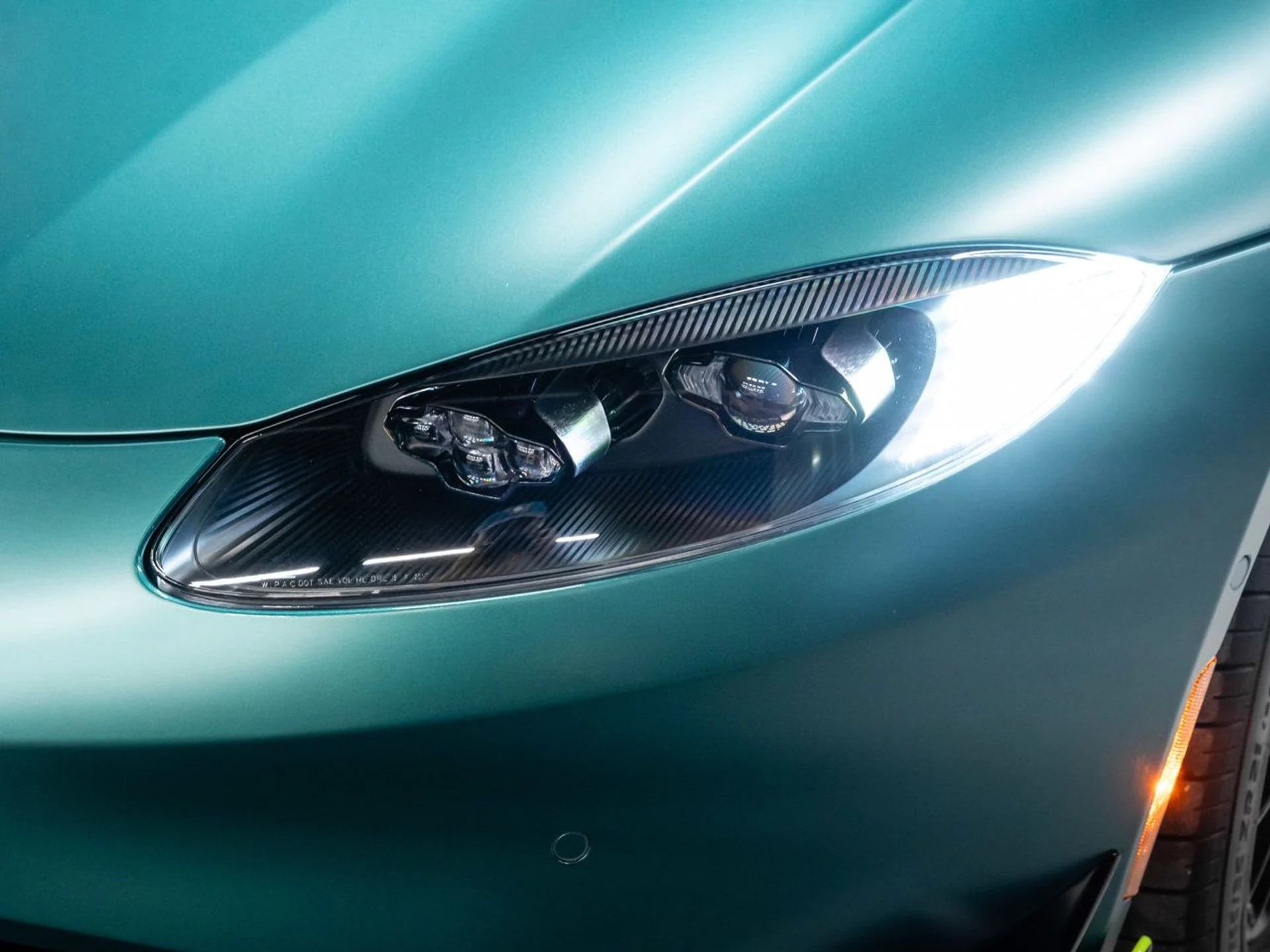 mph048_452323465_aston_martin_vantage_2023_8bf0639f38