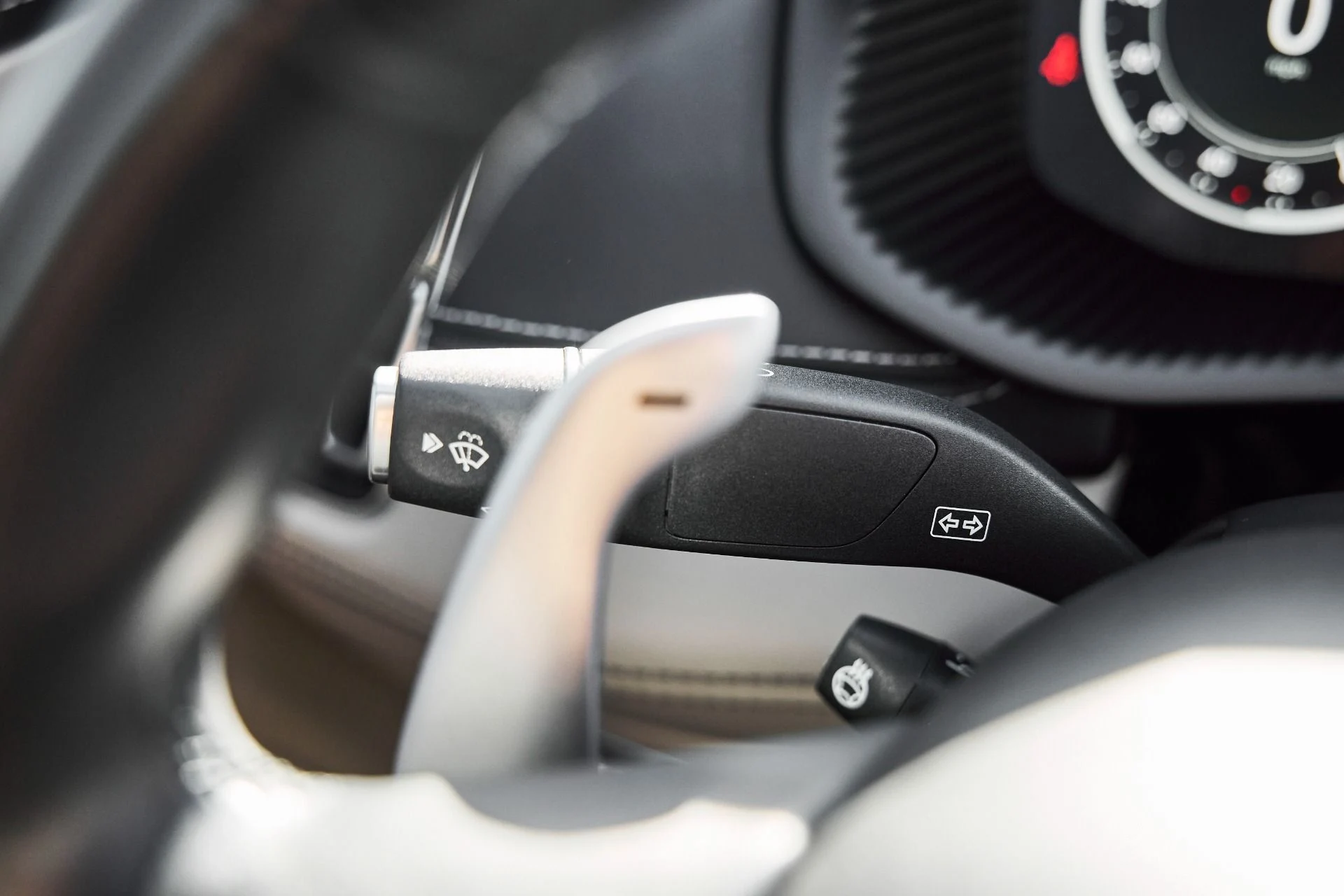 mph048_456173175_Used_2023_Aston_Martin_DBX_707_1774652454_050dcca0a5