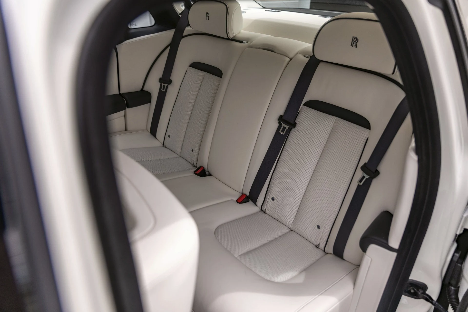 mph048_456928260_Hi_Tech_Luxury_Imports_LLC_SCA_13_GZ_09_TU_235637_image_48_d2aabe5dc7