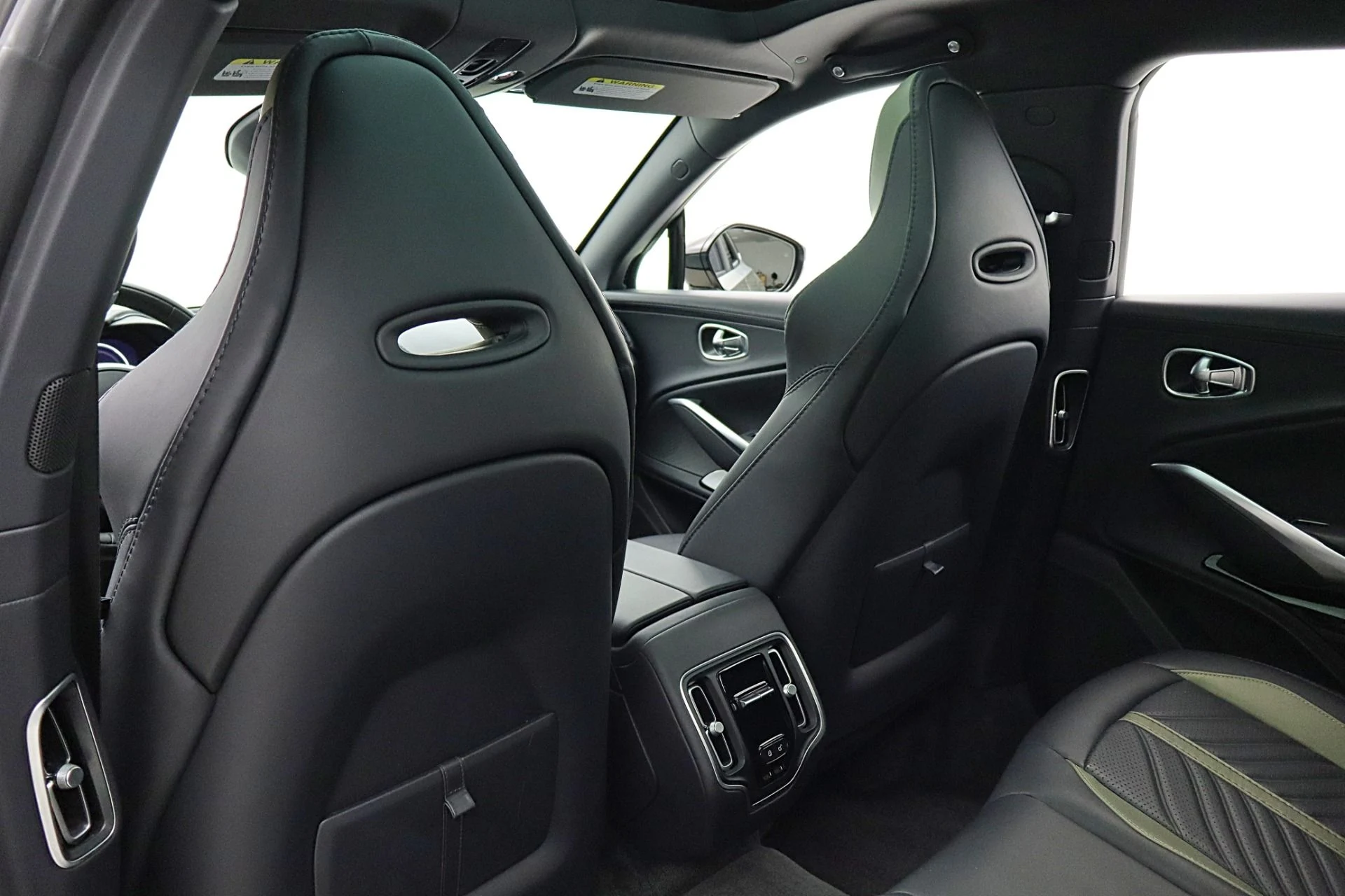 mph048_519440827_Used_2023_Aston_Martin_DBX_707_cf70b9a37b