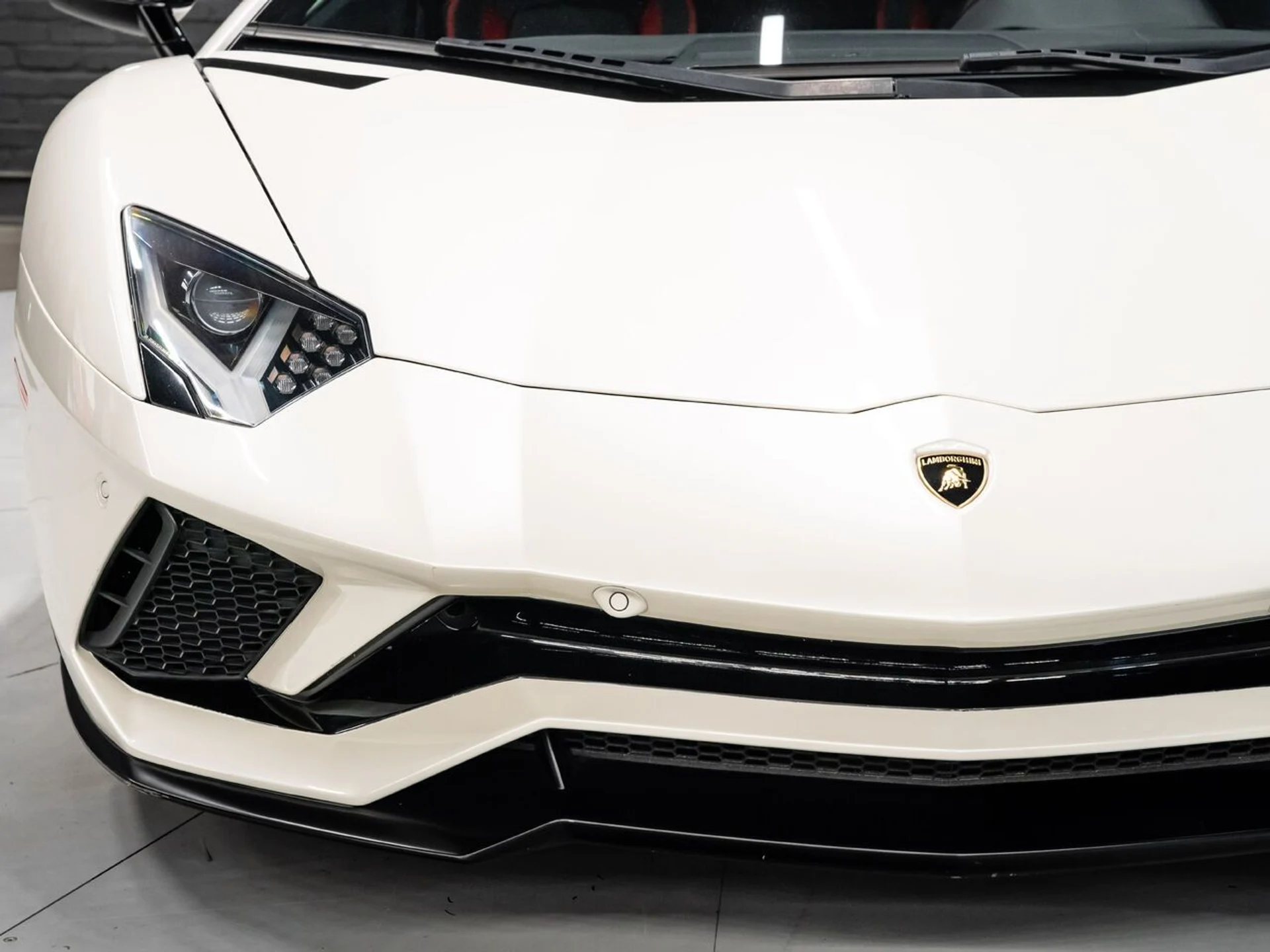 mph048_533445326_lamborghini_aventador_2017_cf7a0b8275