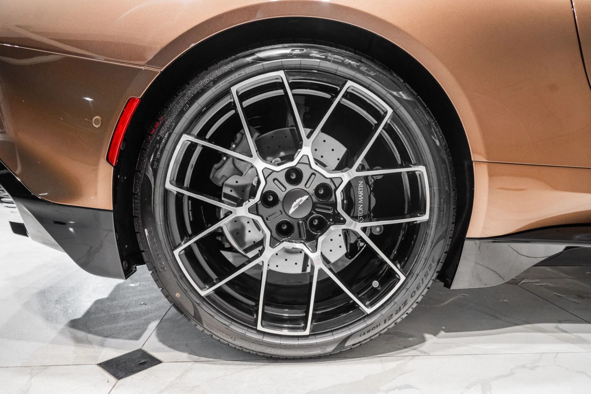 mph048_561787885_New_2026_Aston_Martin_Vanquish_Volante_1783526001_8128591396