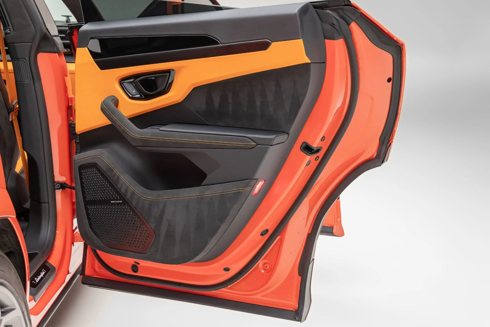 mph048_569833892_Used_2024_Lamborghini_Urus_S_1766449487_9b51978e9b