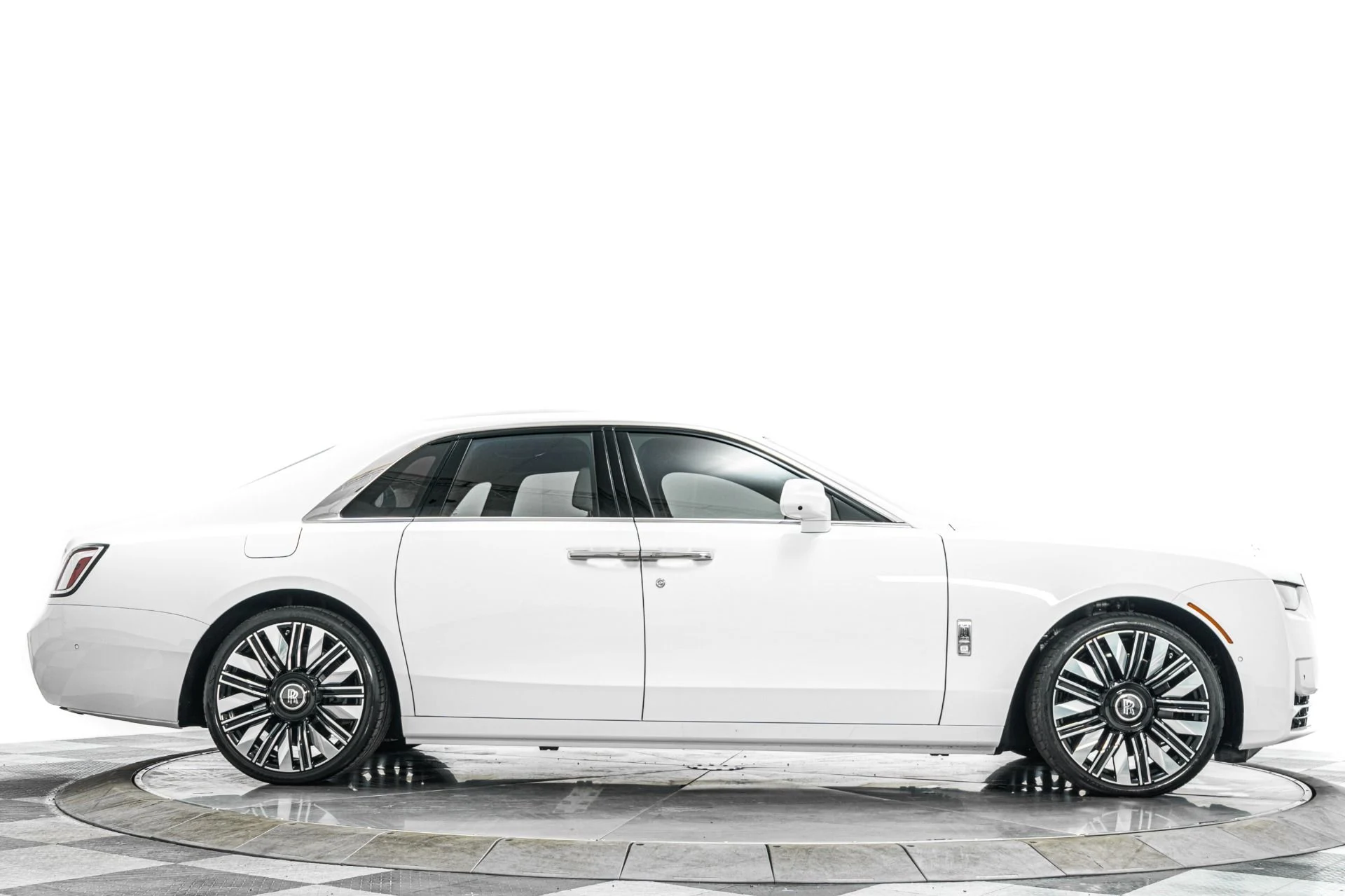 mph048_574961490_Used_2026_Rolls_Royce_Ghost_Two_Tone_Interior_Low_Miles_1781640354_c3d1668fea
