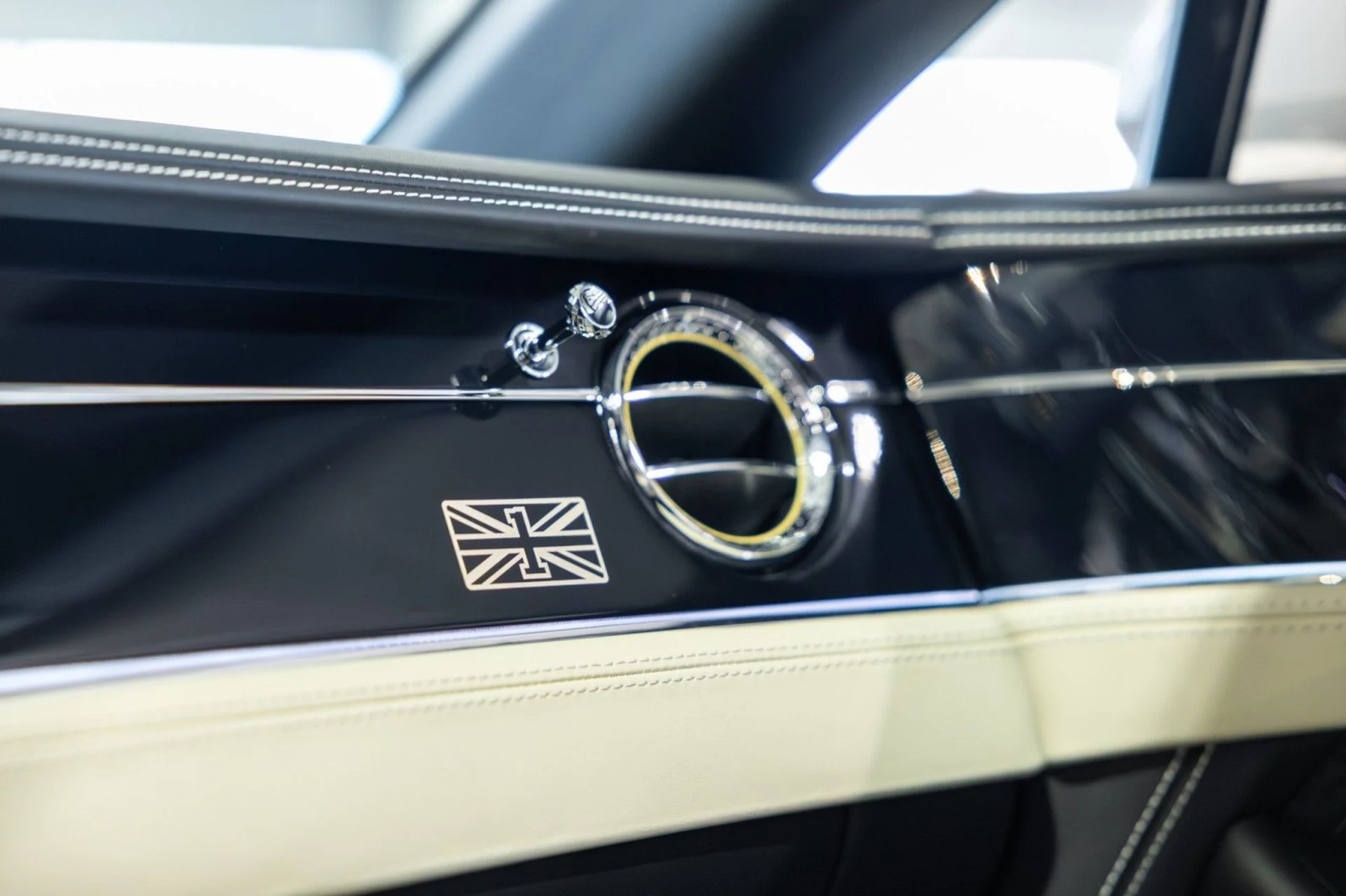 mph048_594165958_Yw_84f54a8294