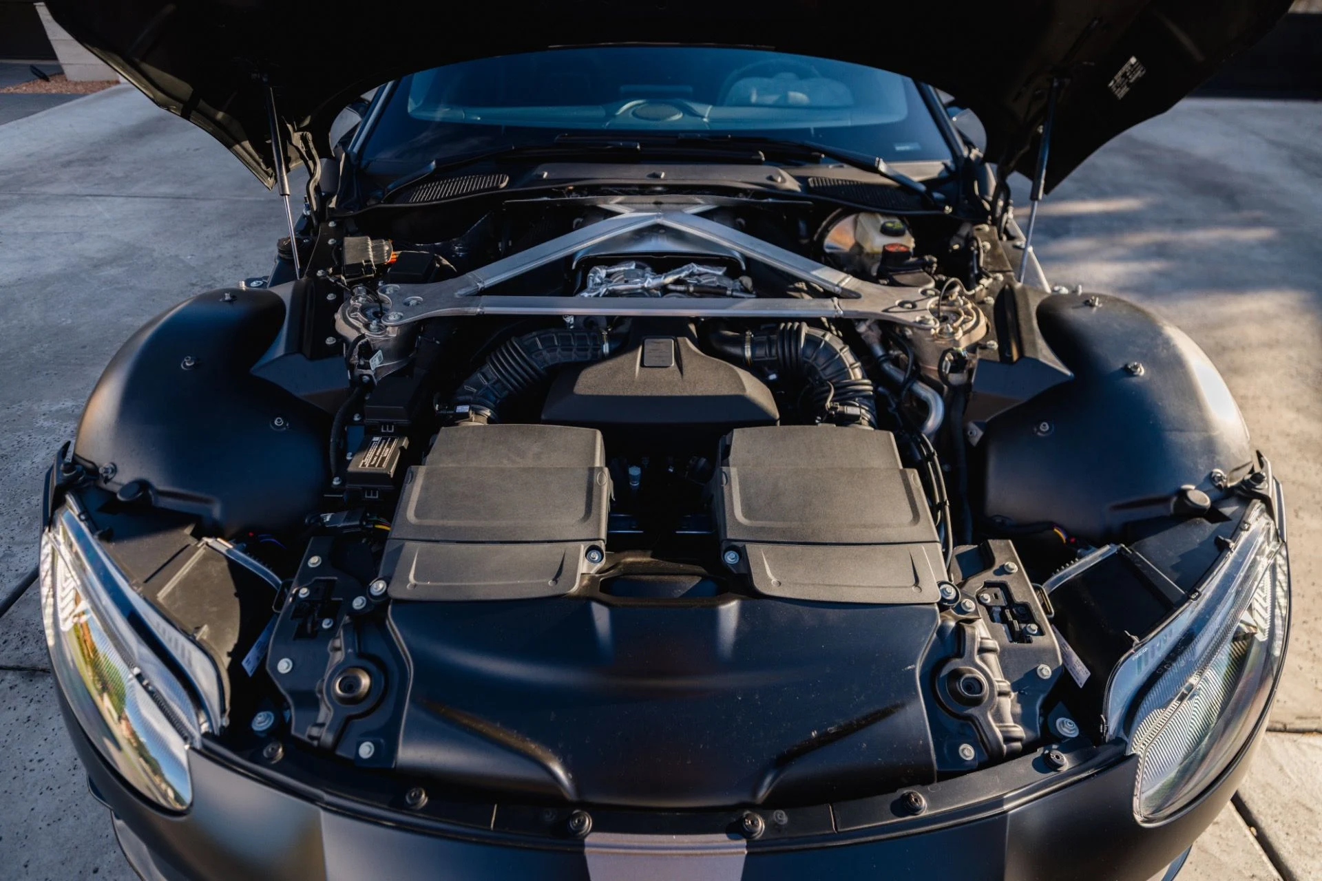 mph048_5973357_Used_2023_Aston_Martin_Vantage_F1_Edition_1715792331_58ae16ff46