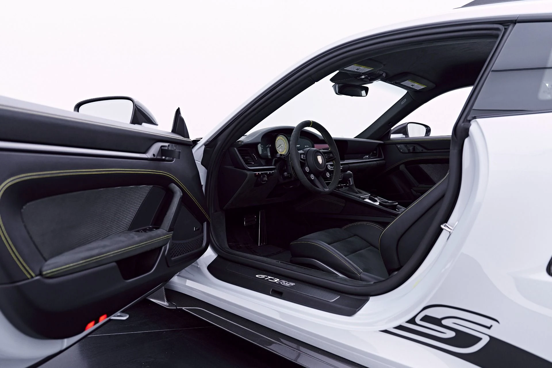 mph048_597805427_Used_2025_Porsche_911_GT_3_RS_1781833714_431fa2348a