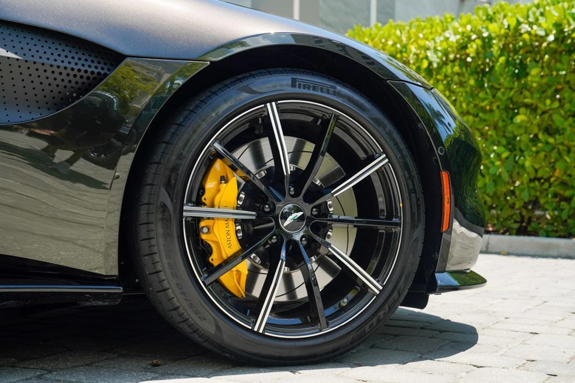 mph048_598609978_used_2021_aston_martin_vantage_coupemanual_14354_22900621_49_1024_d6d1d59502