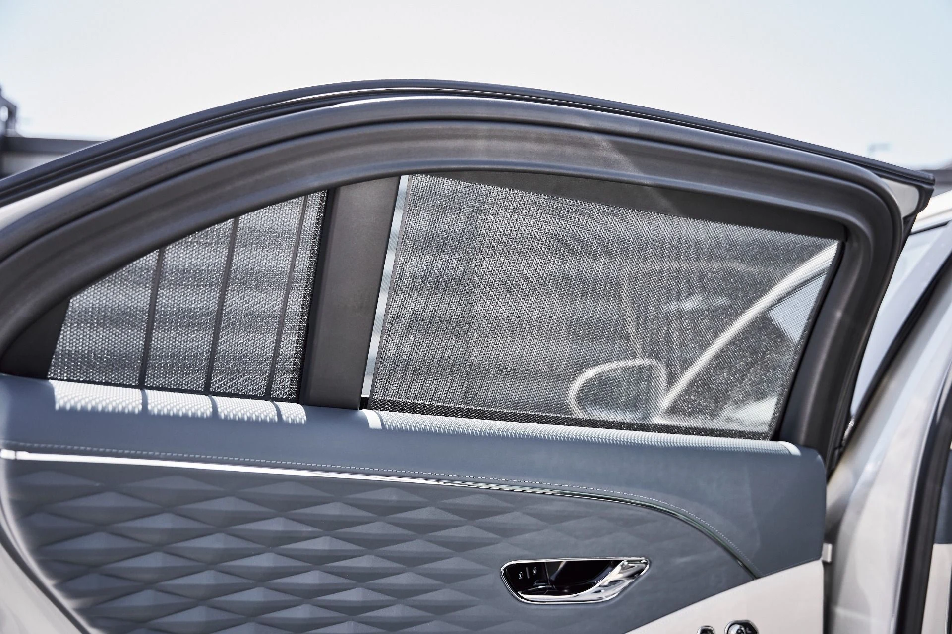 mph048_603040231_Used_2022_Bentley_Flying_Spur_W12_1781229054_baf0944f0f