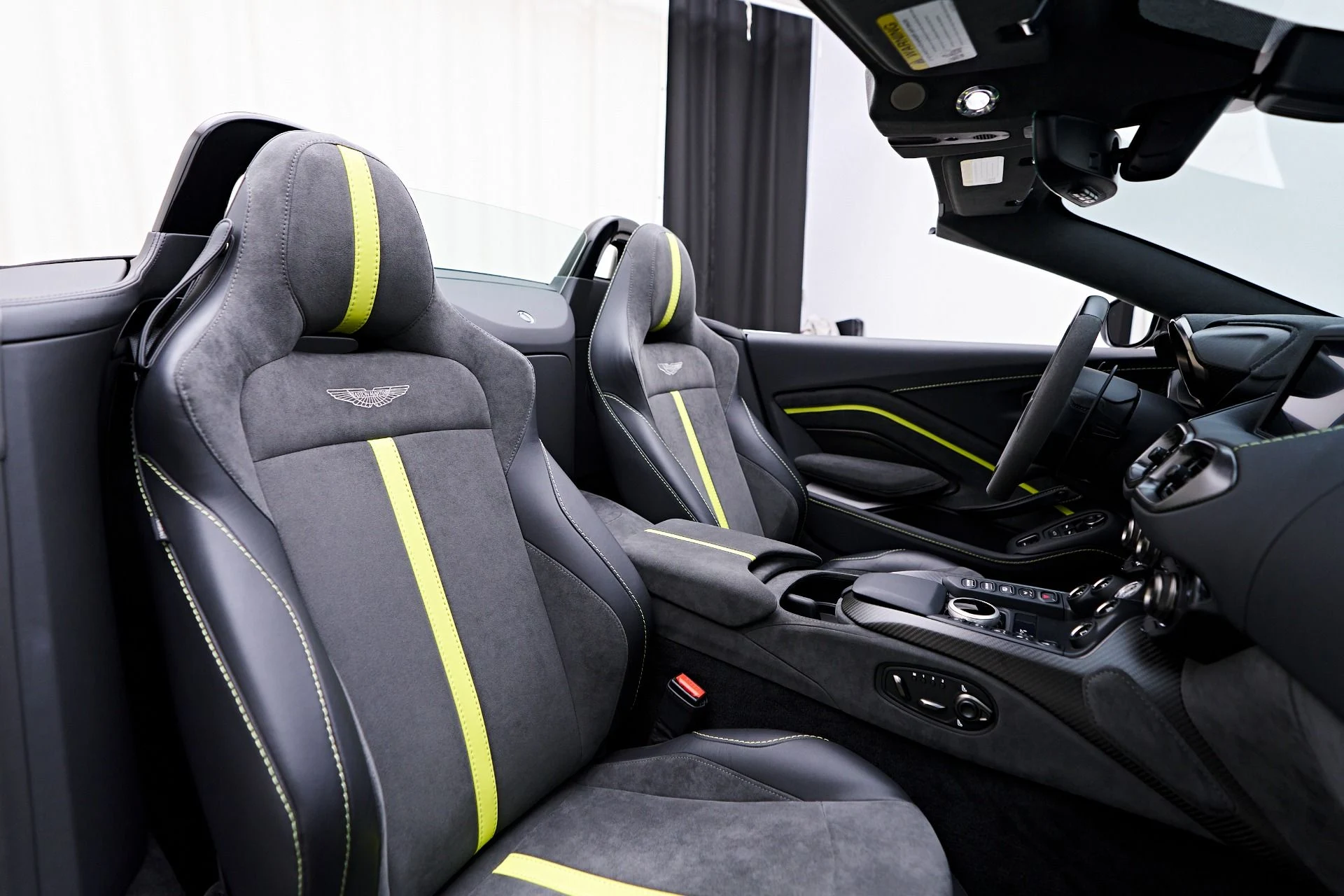 mph048_608940664_Used_2023_Aston_Martin_Vantage_F1_Edition_1754013179_528c9b6353