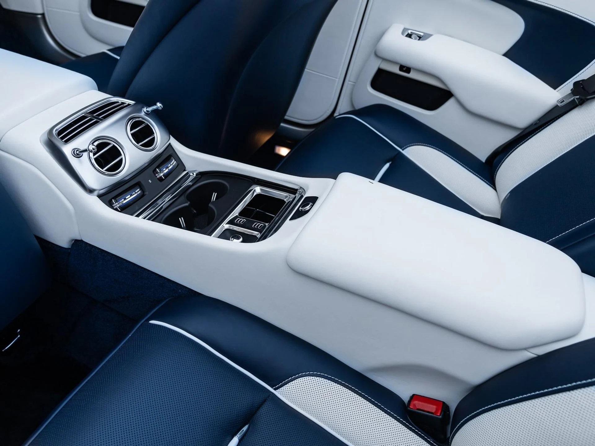 mph048_60907410_Used_2019_Rolls_Royce_Dawn_1761832880_dfc40f13e3