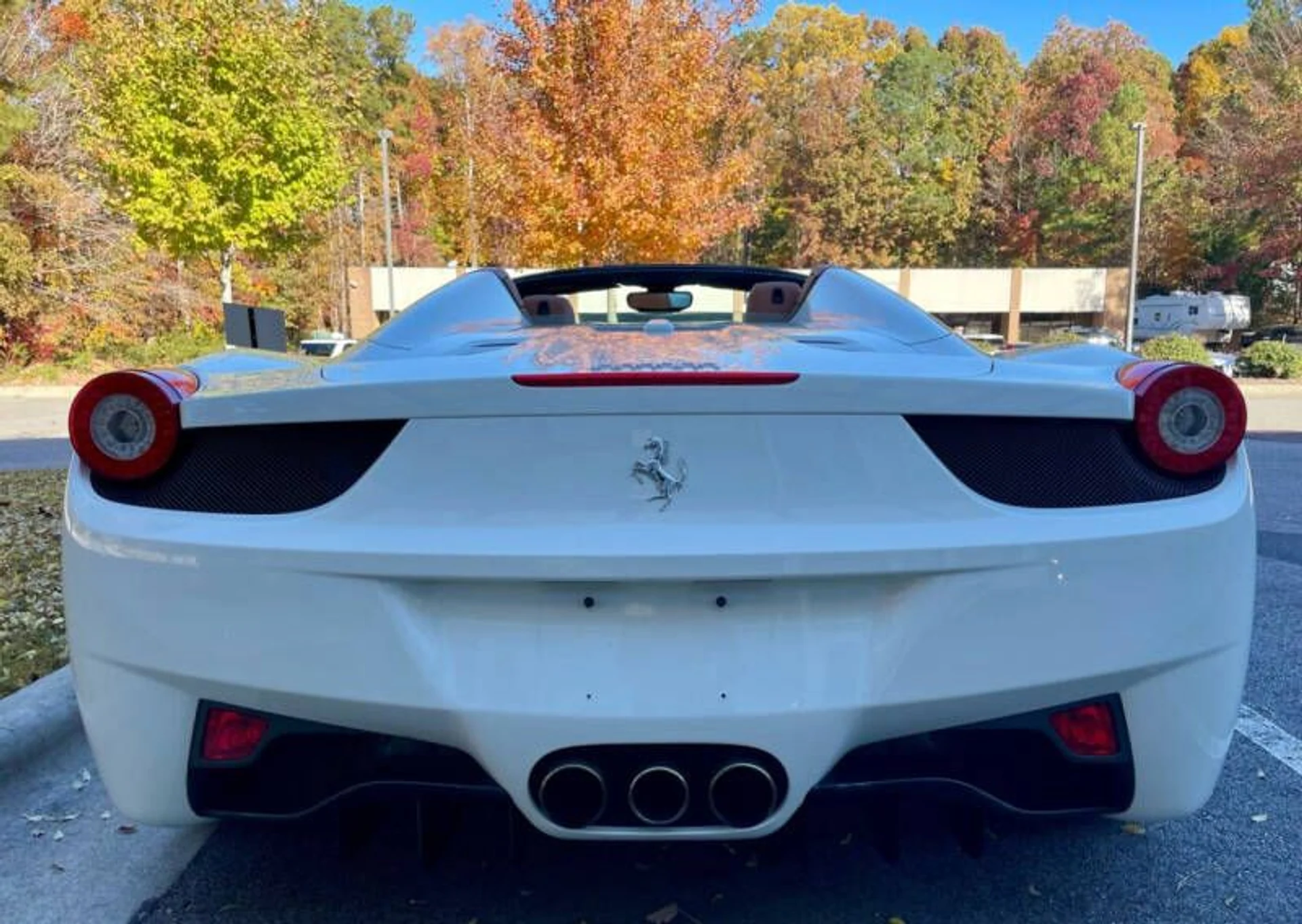 mph048_628070496_2013_ferrari_458_spider_base_2dr_convertible_8e5d2ec338