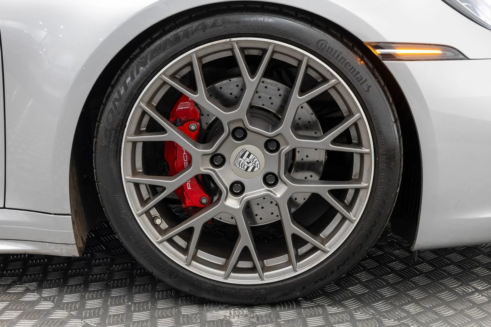 mph048_632579478_49_77a345cf60